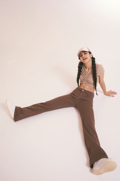 5-pocket pants in stretch cotton twill. Low waist, zip fly with button, and slim legs with flared... | H&M (US + CA)