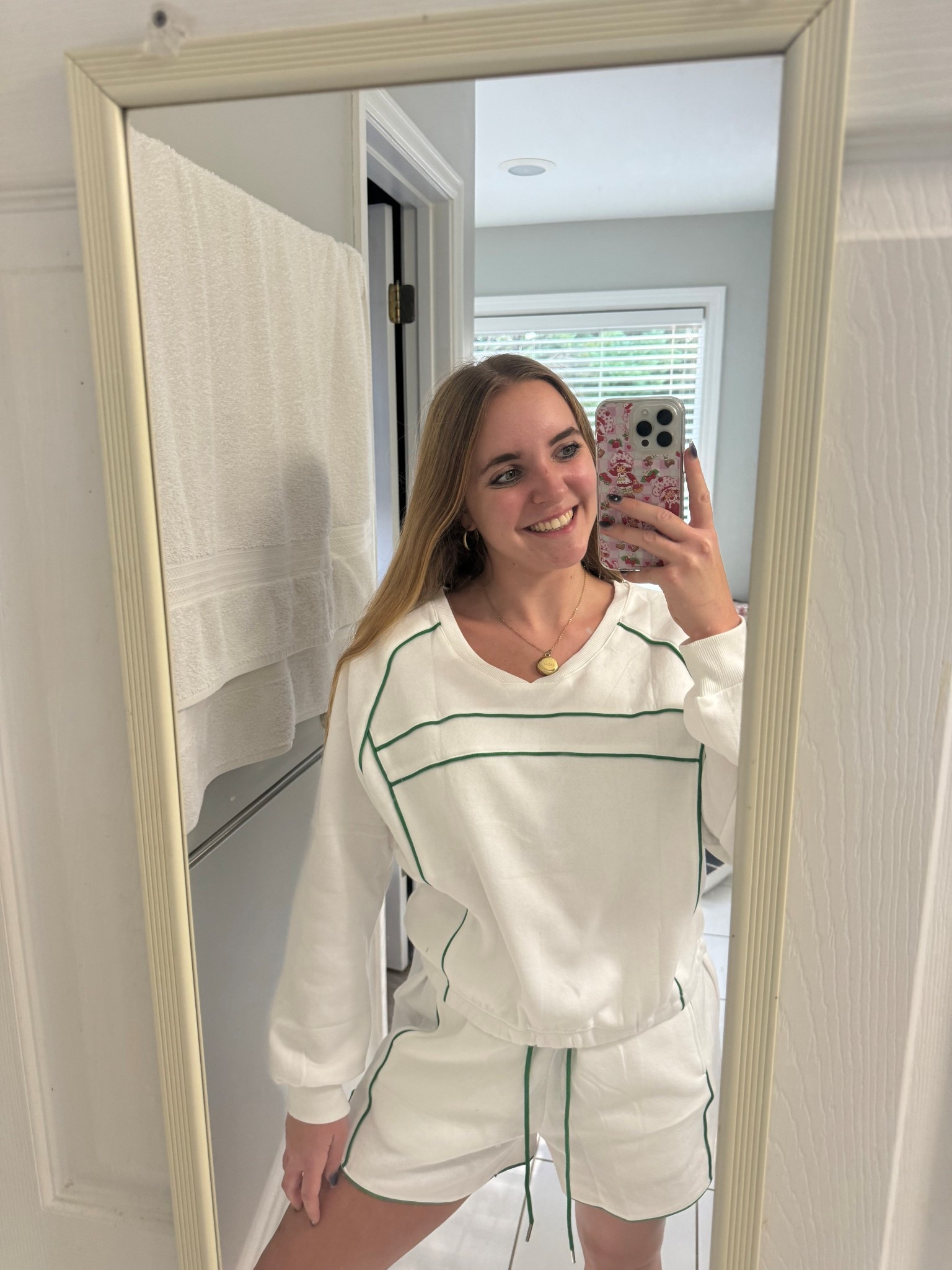 this white and green lounge matching sweat set from Fisoew Fashion on Amazon is so cute and comfy! 💚

#LTKStyleTip #LTKActive #LTKFindsUnder50