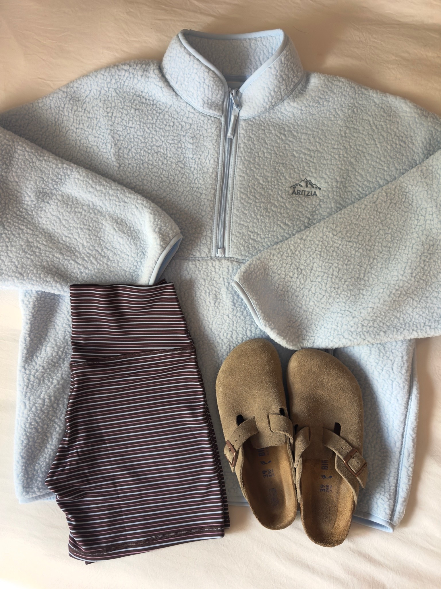 Villa blue fleece inspo! I sized up to a large!

#cozy #comfy #walkoutfit #fallaesthetic #fallfashion #outfitinspo #outfitideas #aritzia #fleece #jacket

#LTKootd #LTKActive #LTKSeasonal