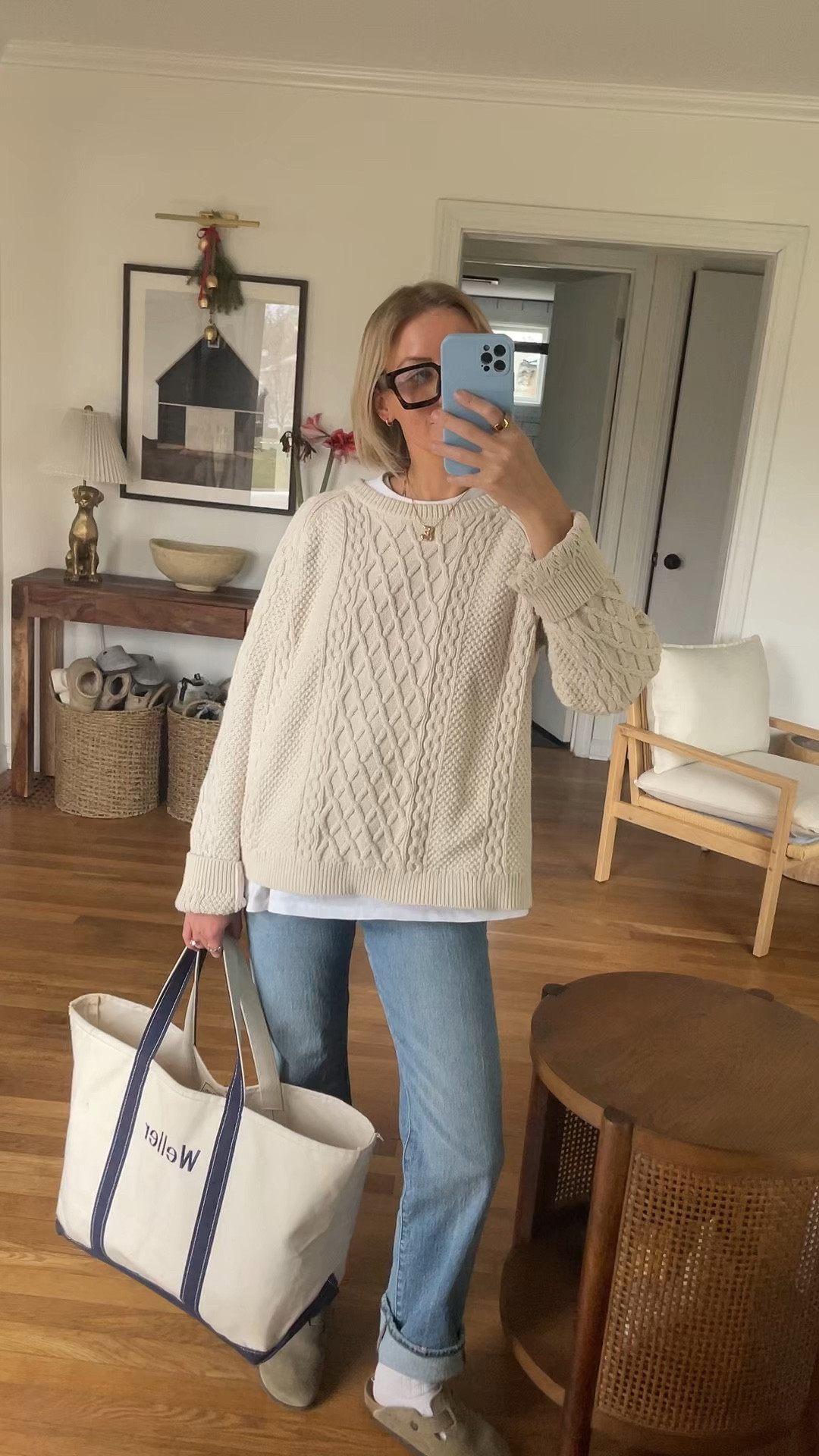 Working from coffee shop today! Comfy and cozy ☕️