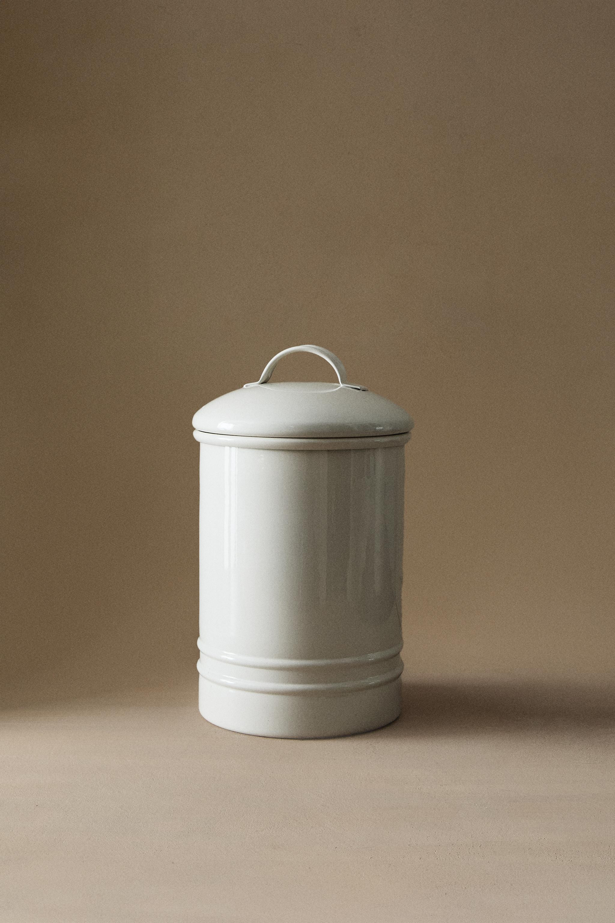 LACQUERED METAL CYLINDRICAL JAR | Zara US