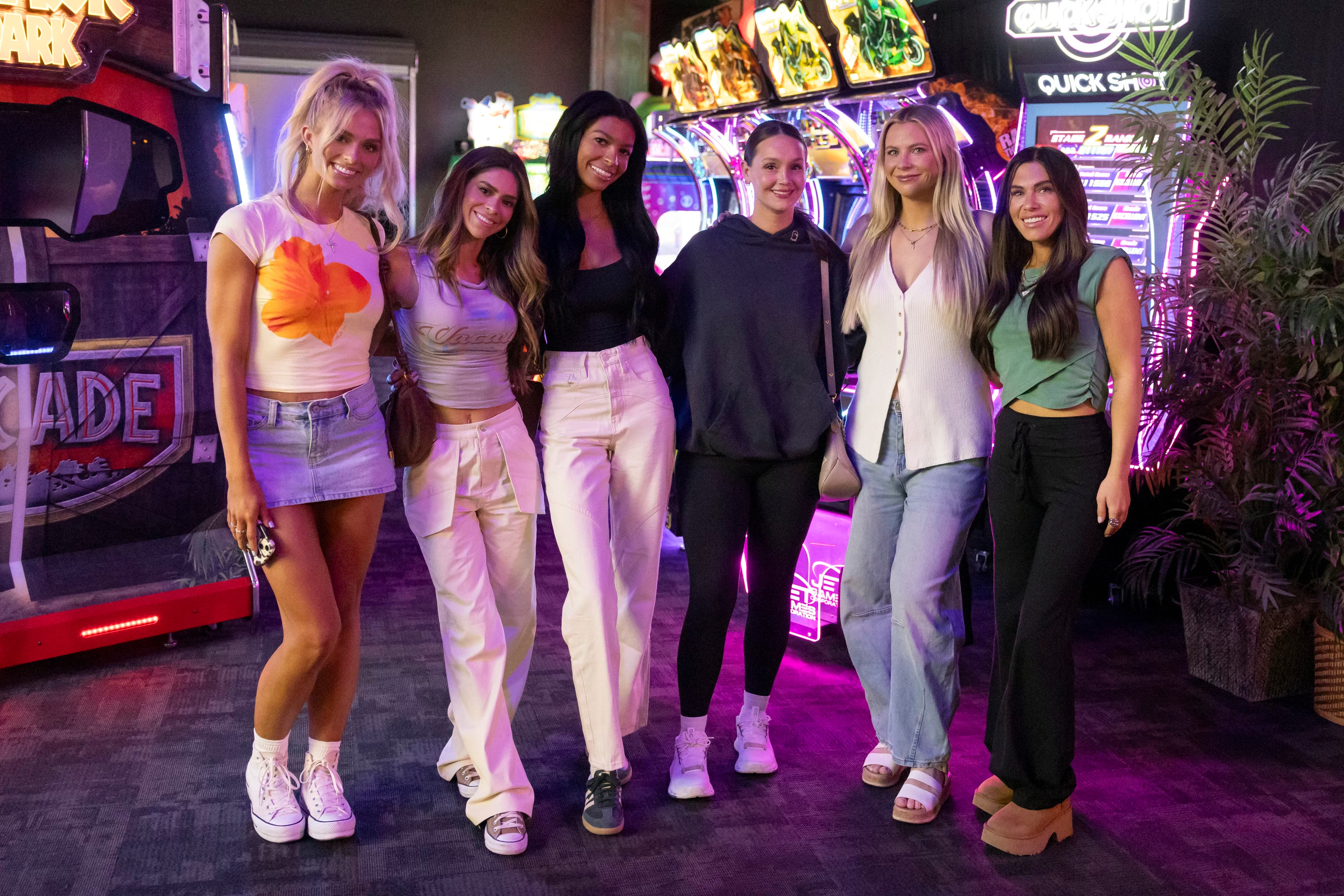 This shirt is so cute for Spring & Summer🌺 

 #LTKgrwm #LTKootd