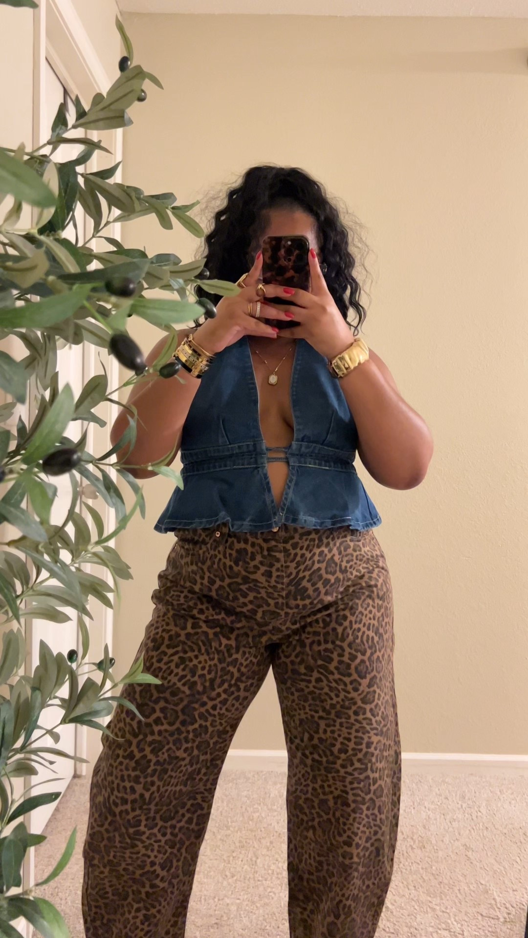 Mid-size fashion made fun 🐆🖤

Denim halter top + leopard print barrel pants + red heels = instant outfit upgrade.

Would you wear this for a fall night out?

#midsizestyle #midsizefashion #fallfashioninspo #fallstyle #styleinspo

#LTKStyleTip #LTKMidsize #LTKPlusSize