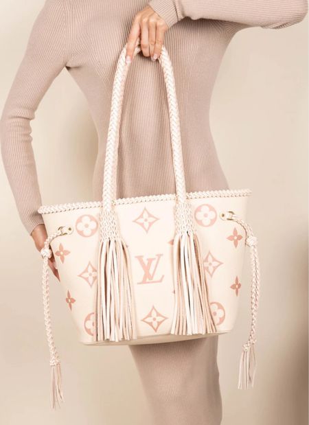 Limited edition Louis Vuitton bags on sale at vintage boho today 

#louisvuitton #sale #laurabeverlin


#LTKitbag #LTKsalealert #LTKunder100