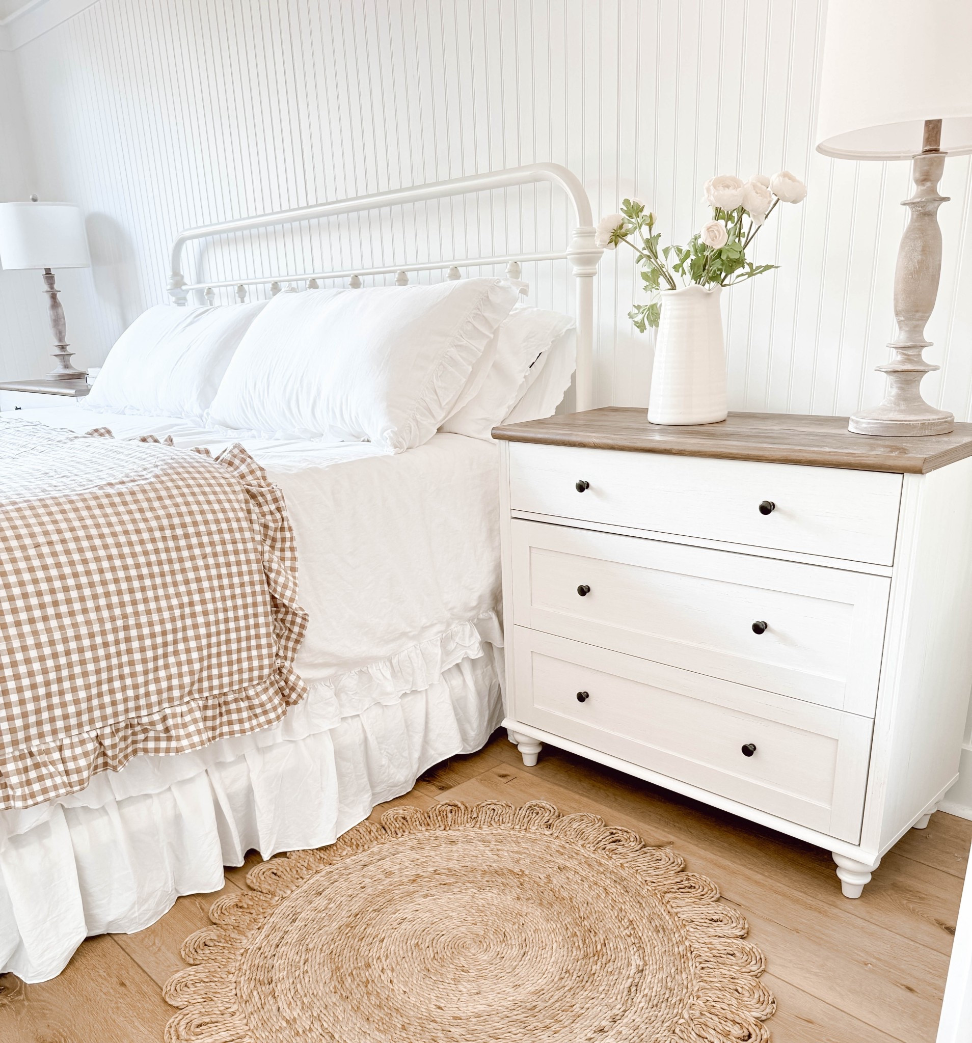 Cottage farmhouse bedroom - #creammetalbed #ironbed #bedroomrug #juterug #scalloprug #roundrug #cottagenighstands #cottagebedroom #cozybedroom #masterbedroom #beadboard

#LTKHome