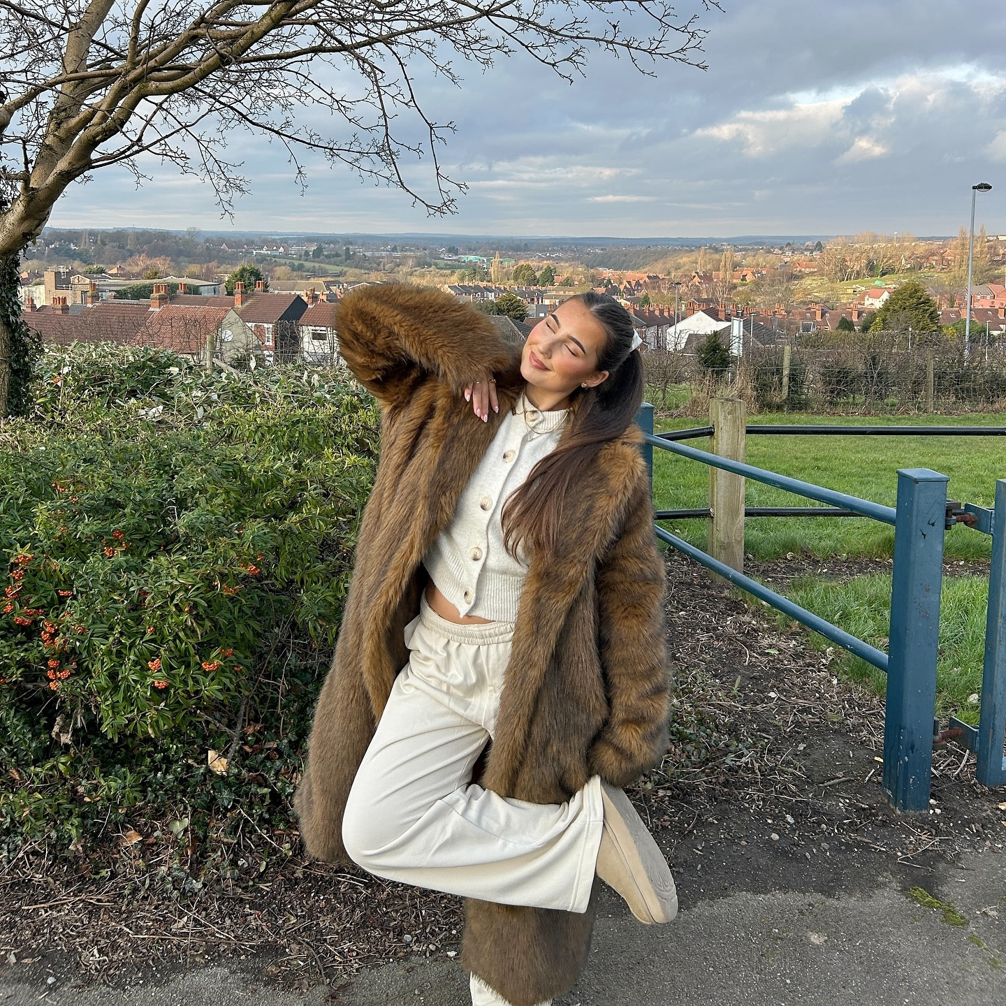 nothing beats a fresh afternoon stroll🐻

ootd linked in my LTK in bio🫶🏼

#ootd #fur #fauxfur #furcoat #joggers #cardigan #fashion #ootdfashion #lifestyle #beauty #ukcreator #shein #hm #handm #ugg #uggs #tazmanuggs #primark #plt #prettylittlething 

#LTKsale #LTKFashionMonth #LTKpetite