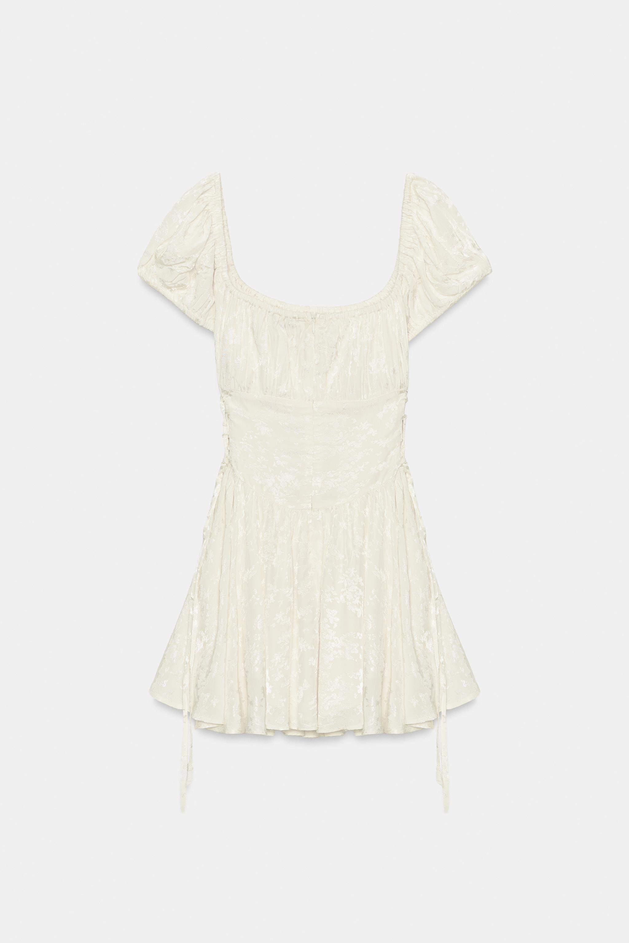 Model height: 175 cmDress with a round neckline and short elasticated sleeves. Jacquard fabric de... | Zara UK