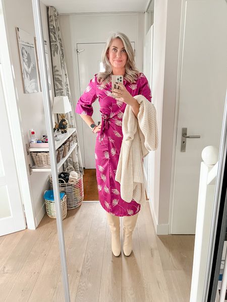 Outfits of the week 

Of to a birthday party wearing a purple (or pink?) satin wrap dress. A beige longline cardigan in case I get cold and beige knee heigh leather boots (tts)

Dress is from Lolaliza (current sale)
Boots are from Sacha. 



#LTKstyletip #LTKcurves #LTKeurope