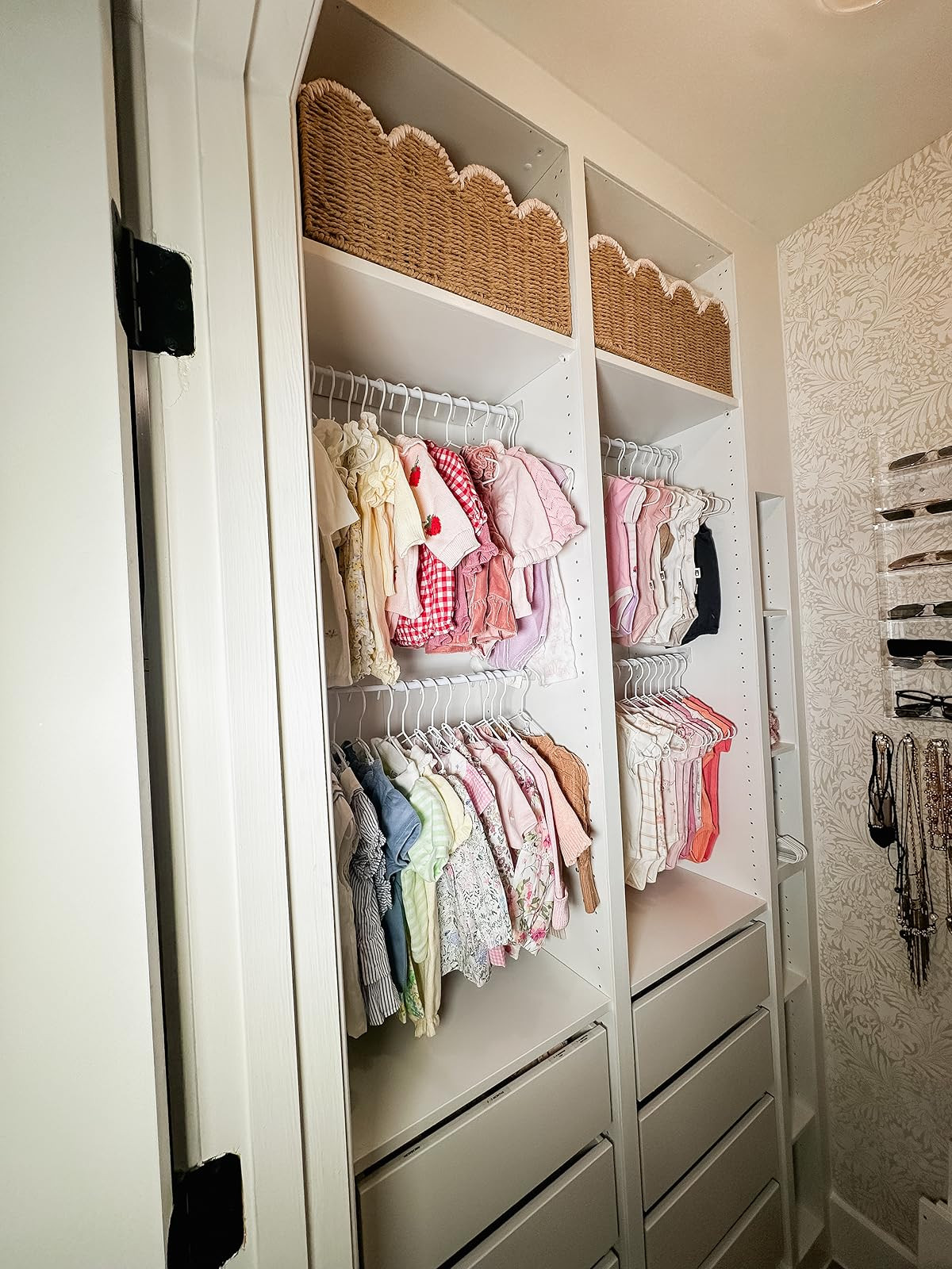 StorageWorks Scalloped Edge Wicker Basket, Hand-woven Rattan Baskets with Built-in Handles, Water... | Amazon (US)