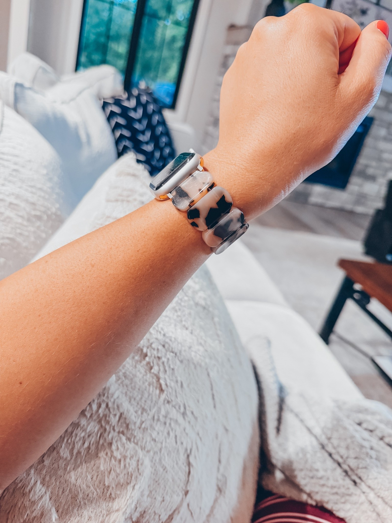New Apple Watch band. It’s stretchy and adjustable! I have blonde tortoise