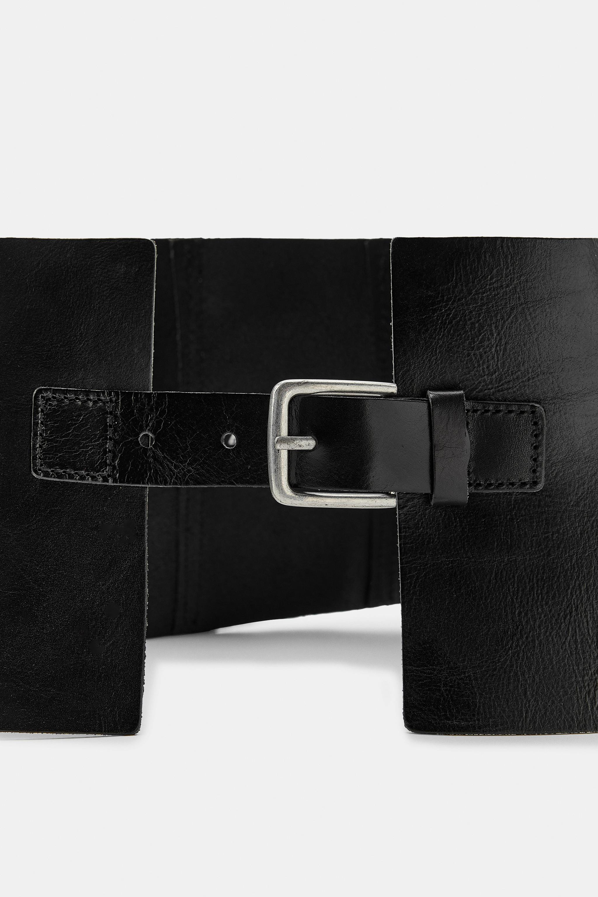 2.5 cm wide belt with main fabric made of 100% leather. Multiposition buckle detail. | Zara US