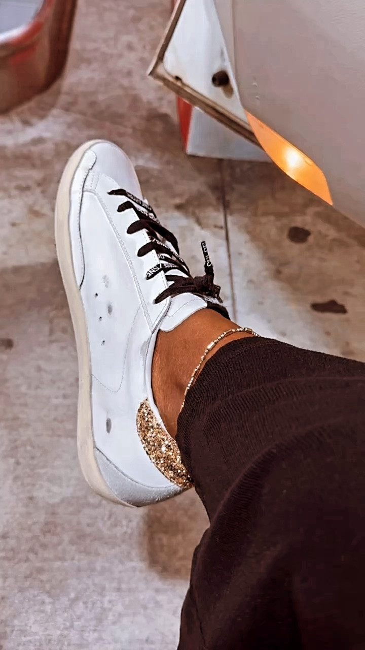 The only way is the GOLDEN way! ✨
#goldengoose #dirtysneakers

#LTKVideo #LTKActive #LTKstyletip