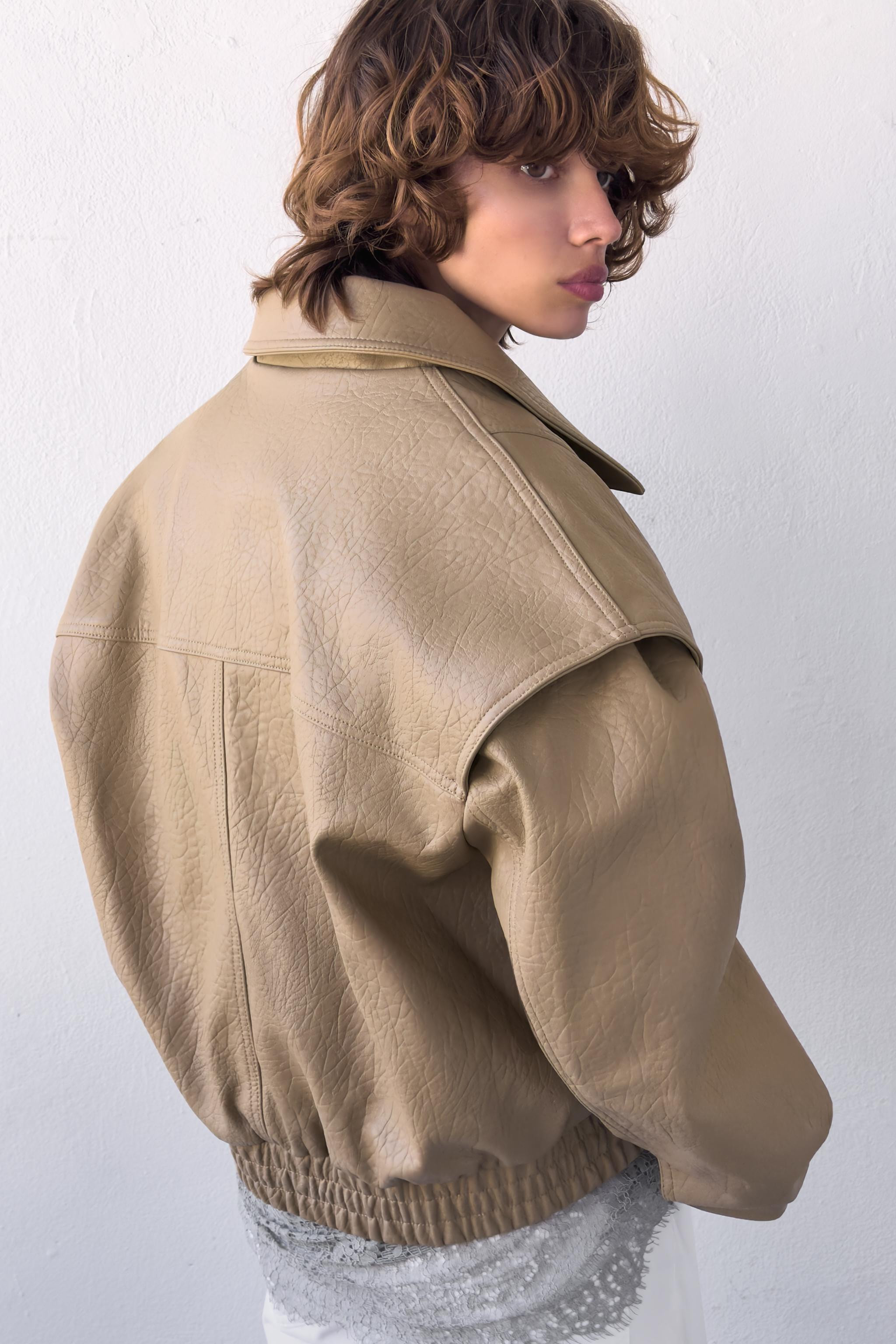 Lapel collar jacket. Long drop-shoulder sleeves with cuffs. Front welt pockets. Tonal combined in... | Zara US