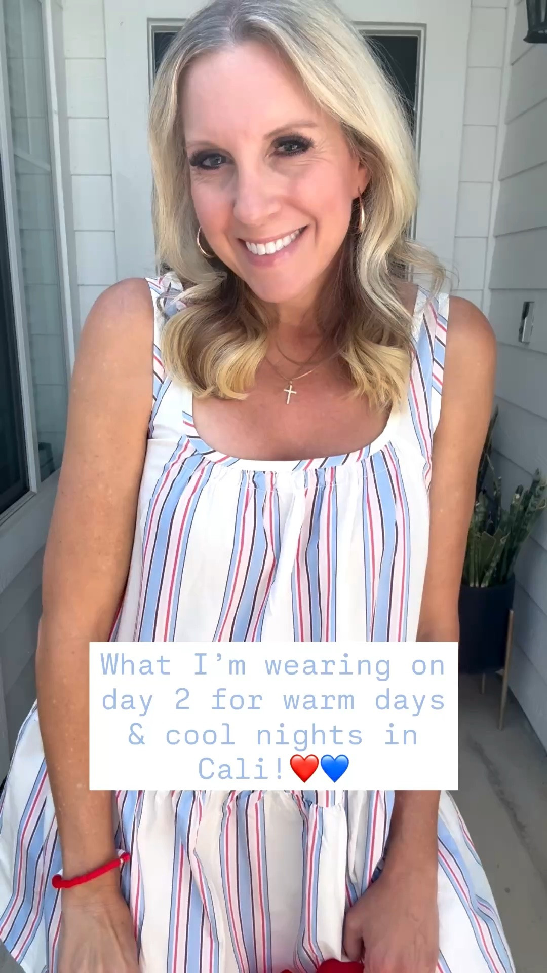 Day 2 in Cali for Memorial Day weekend! ❤️💙

Wearing an XS in this adorable swing dress (sized down x1), which is on SALE @oldnavy! Wearing a S tube top & 25/2 baggy jeans, both available @gap!
