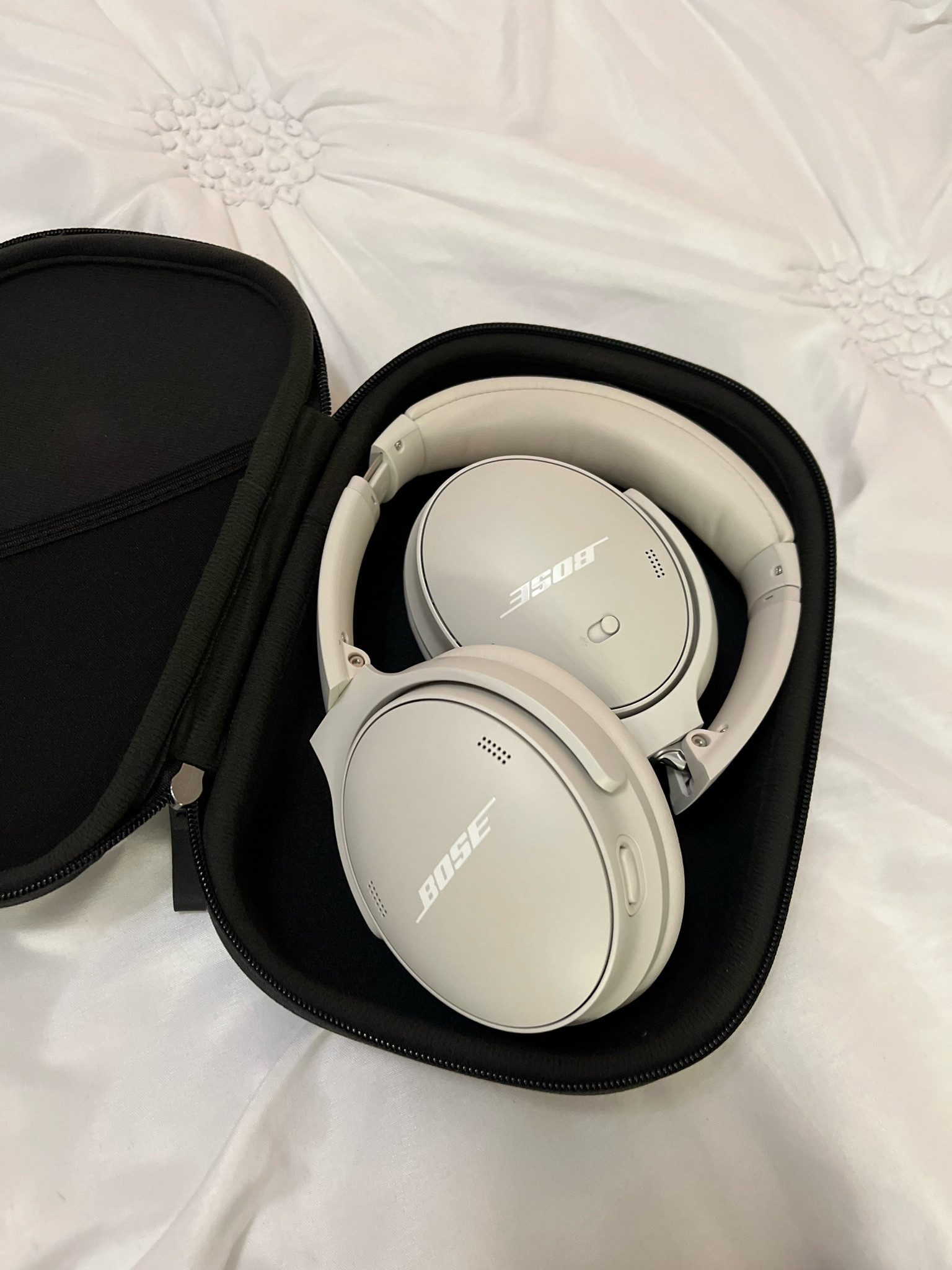 new Bose Quiet Comfort headphones for the gym! 🤍 


#LTKHome #LTKFitness #LTKGiftGuide
