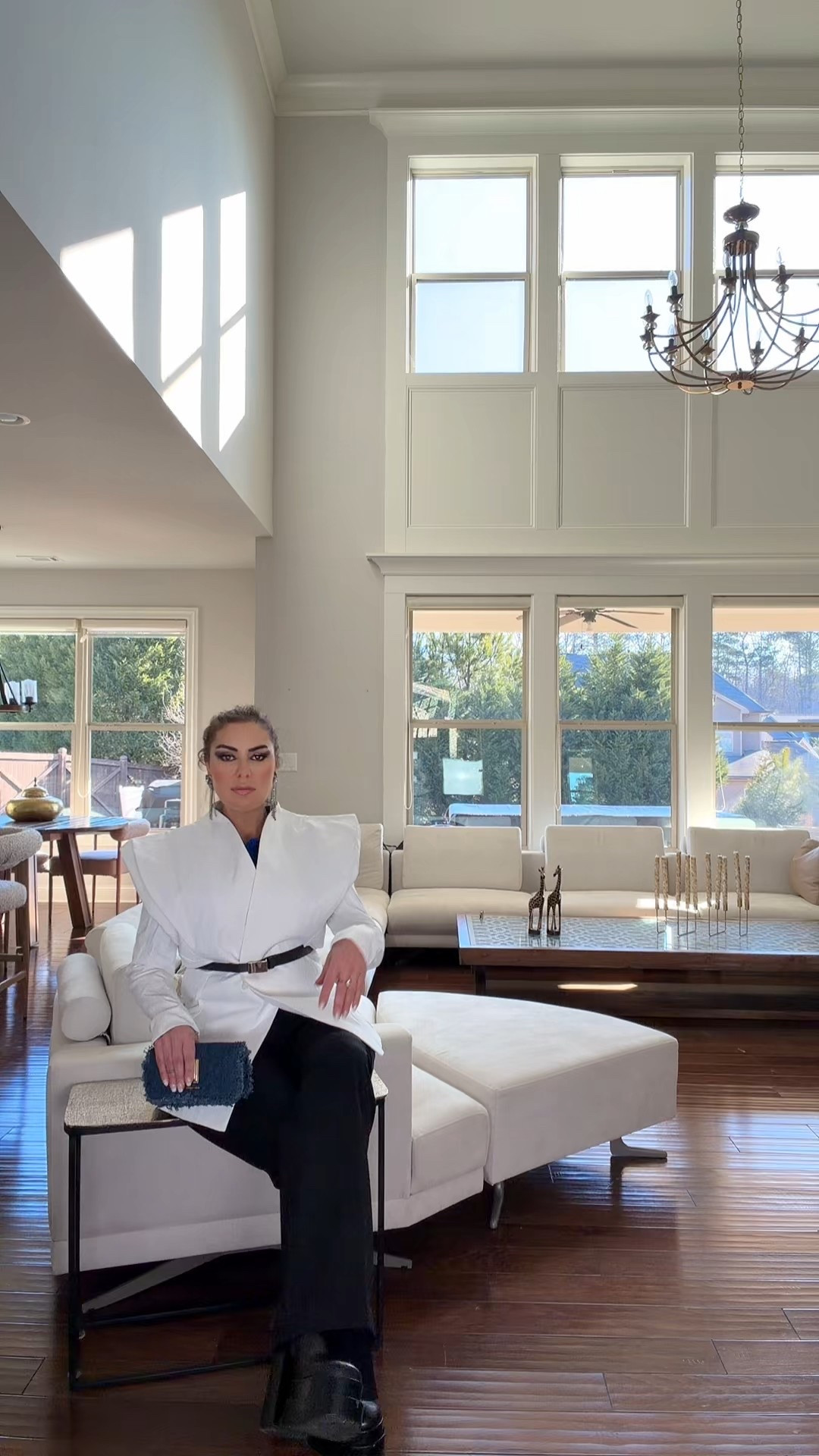 Editor Studio Stretch Twill Mid Rise Wide Leg Pant
 

I combined my white jacket and black pants with a black belt, and of course, I'm wearing a blue blouse underneath, which isn't visible, and a blue bag. And as always, I'm wearing my high heels. What do you think?

#LTKValentine #LTKootd #LTKdayinmylife