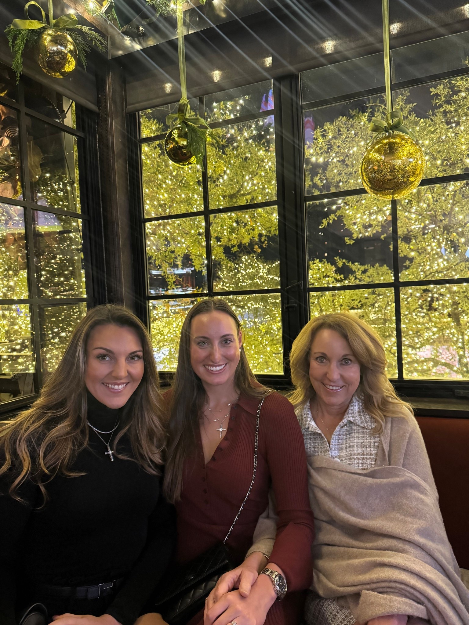 Family! Girls night! #mambotaxis #gno #holiday

#LTKWorkwear #LTKHoliday