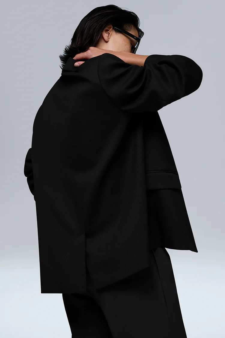 Model is 5'10” wearing SModel is 5'10” wearing SWearing Size SmallModel is 5'10”, with a 32... | Alo Yoga (US)