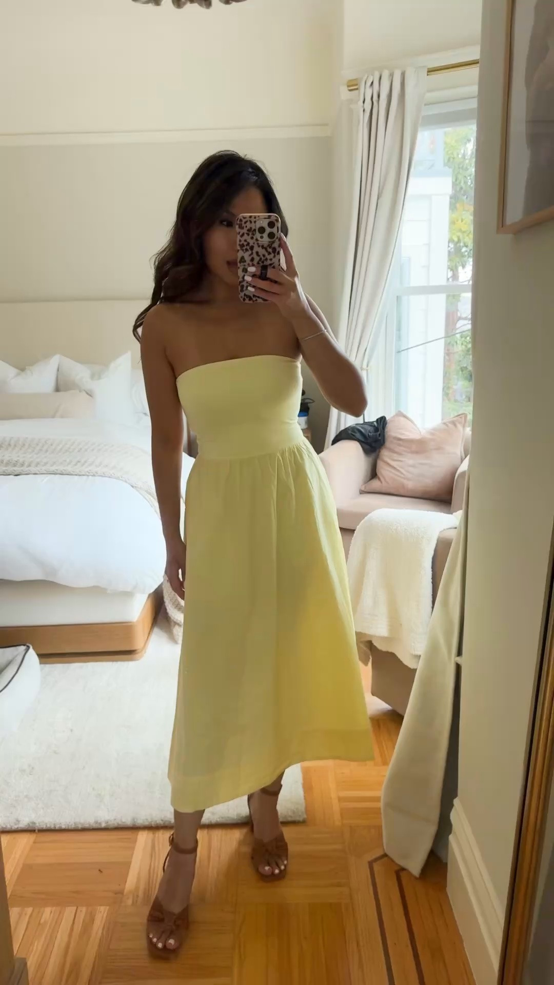 This spring dress 😍 the color is so fun! 

Sizing:
TTS, XS and petite friendly length!
Block heels - sized up 1/2 size and you can use code KHANH35 on them