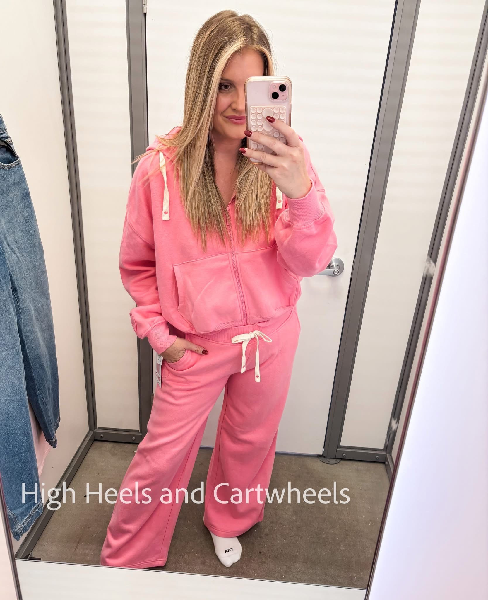 This set is so adorable and perfect for Valentine’s Day! Love the little heart details on the strings. ❤️