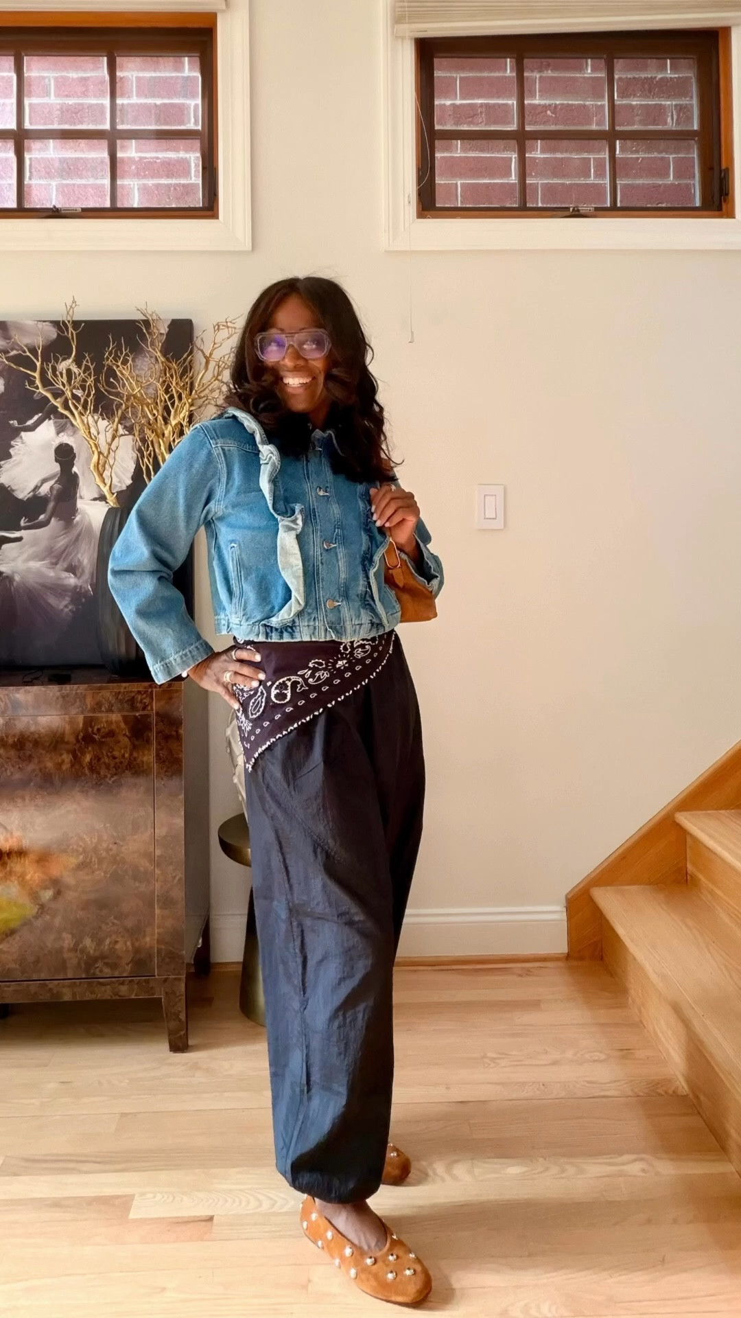The bandana isn’t just a bandana.
The bag isn’t just a bag.
The jacket isn’t just a jacket.

Every piece in this look is doing intentional work — and together? That’s the new power dressing.

Structured trousers with real movement. A ruffle denim jacket that’s anything but basic. A dark paisley bandana tied at the hip instead of a belt. Metal-studded flats grounding the whole thing. A cognac suede bag as the quiet closer.

This is how women over 40 show up this spring.

#LTKOver40 #LTKootd