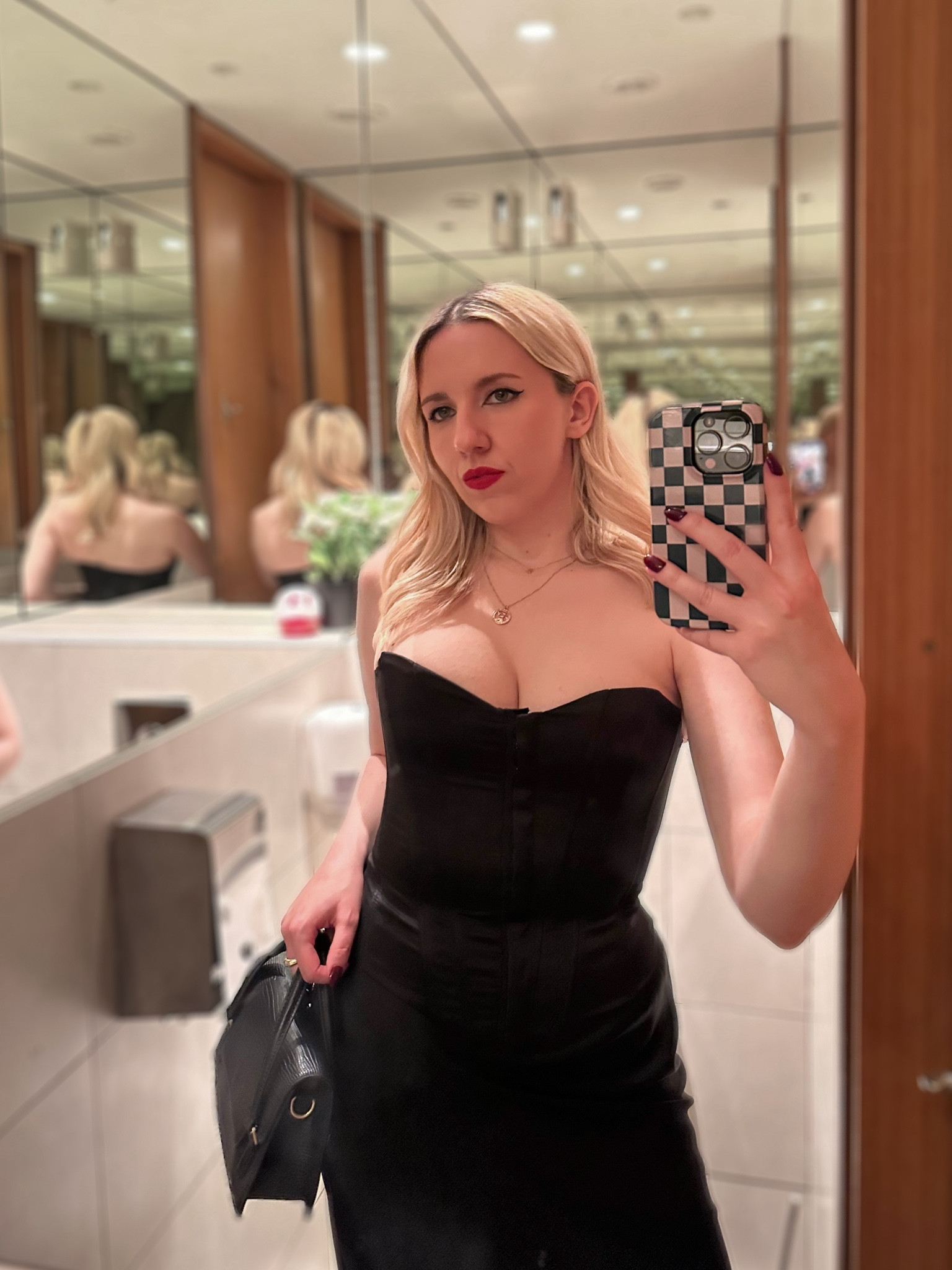 All black night out look with a satin corset

#satincorset #satinskirt #midiskirt #corsets #redlipistick

#LTKfindsunder100 #LTKeurope