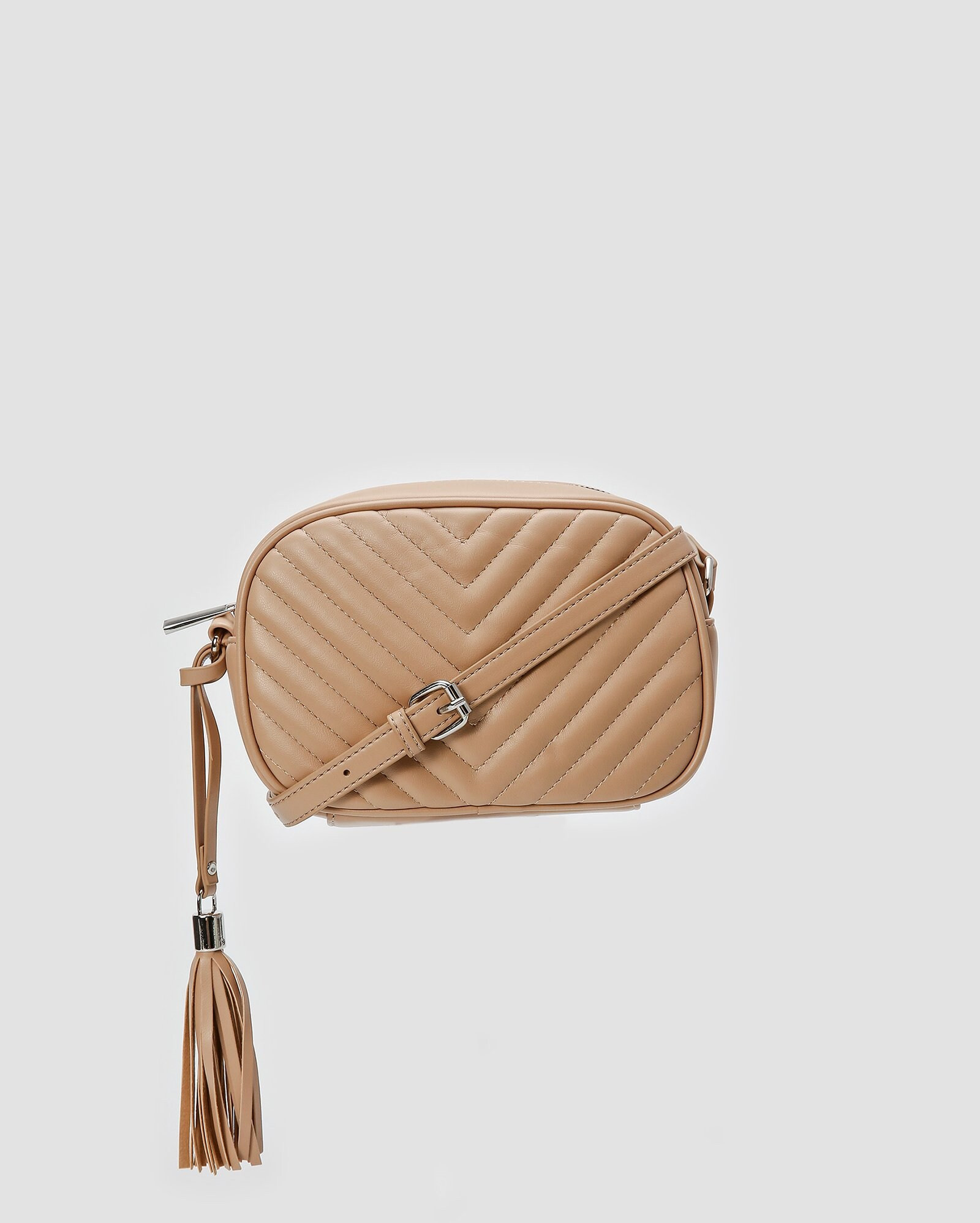 Bolsa crossbody matelassê com alça longa bege | Accessori by Riachuelo | Riachuelo (BR)