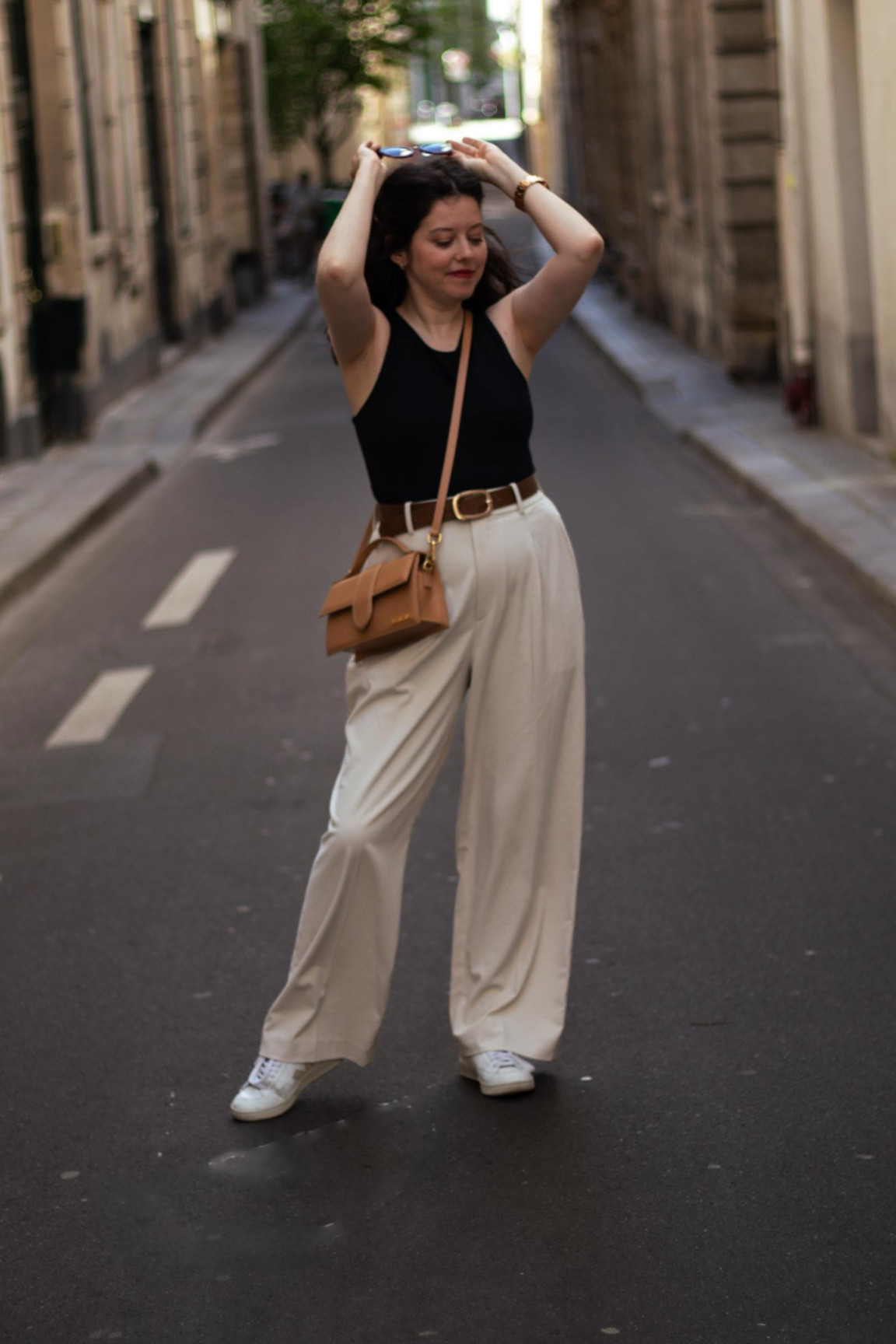 Est-ce que j’ai encore besoin de te convaincre ?

1️⃣ C’est élégant -> Si tu cherches un pantalon élégant pour aller bosser c’est celui qu’il te faut.

2️⃣ C’est léger -> La matière de ces pantalons est souvent légère et fluide donc parfait pour l’été.

3️⃣ C’est versatile -> On peut le porter aussi bien pour aller travailler que pour un look de ville (en le portant par exemple avec un t-shirt casual et une paire de basket)

Et toi c’est quoi tes raisons de l’adopter ?
.
.
.
.
.
#widelegpants #ootd #outfitinspo #lookdujour #tenuedujour #fashionblogger #blogmode #parisianstyle #petitestyle #casualchic