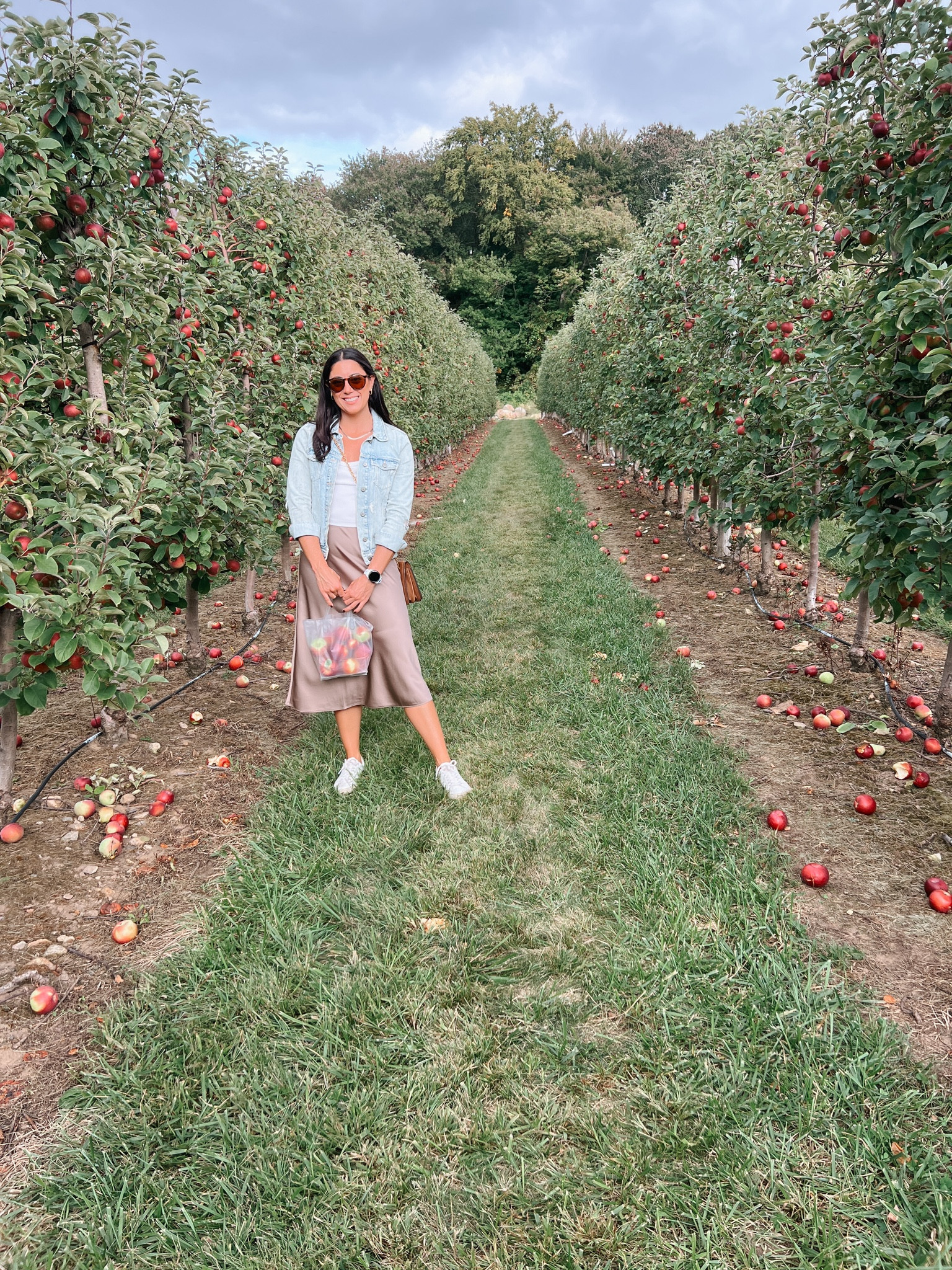 Apple picking outfit


Fall outfit, midi skirt, white sneakers, denim jacket

#LTKStyleTip #LTKSeasonal #LTKFindsUnder100