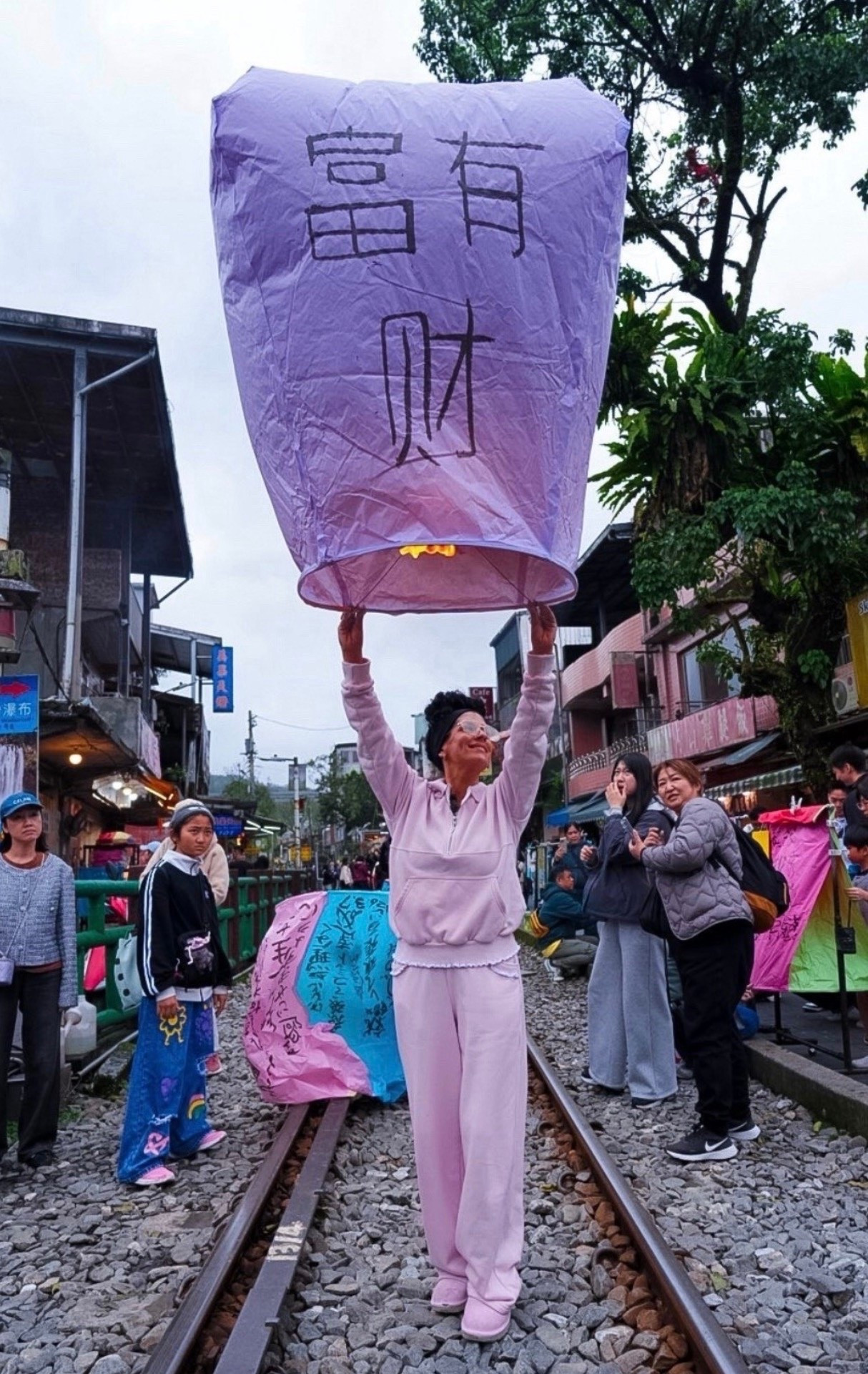 core memory unlocked 💜✨ matching the sky lantern and the outfit just feels iconic. moments like this

#travelmoments #pinkaesthetic #travelstyle #wanderlustvibes #memorymaker #travelinspo #cozyfit #ootdideas #adventurestyle #stylefinds

#LTKdayinmylife #LTKootd #LTKTravel