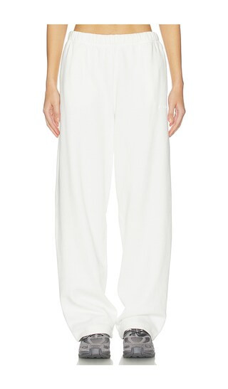 SKIMS Cotton Fleece Classic Straight Leg Pant in White. - size XS | Revolve Clothing (Global)