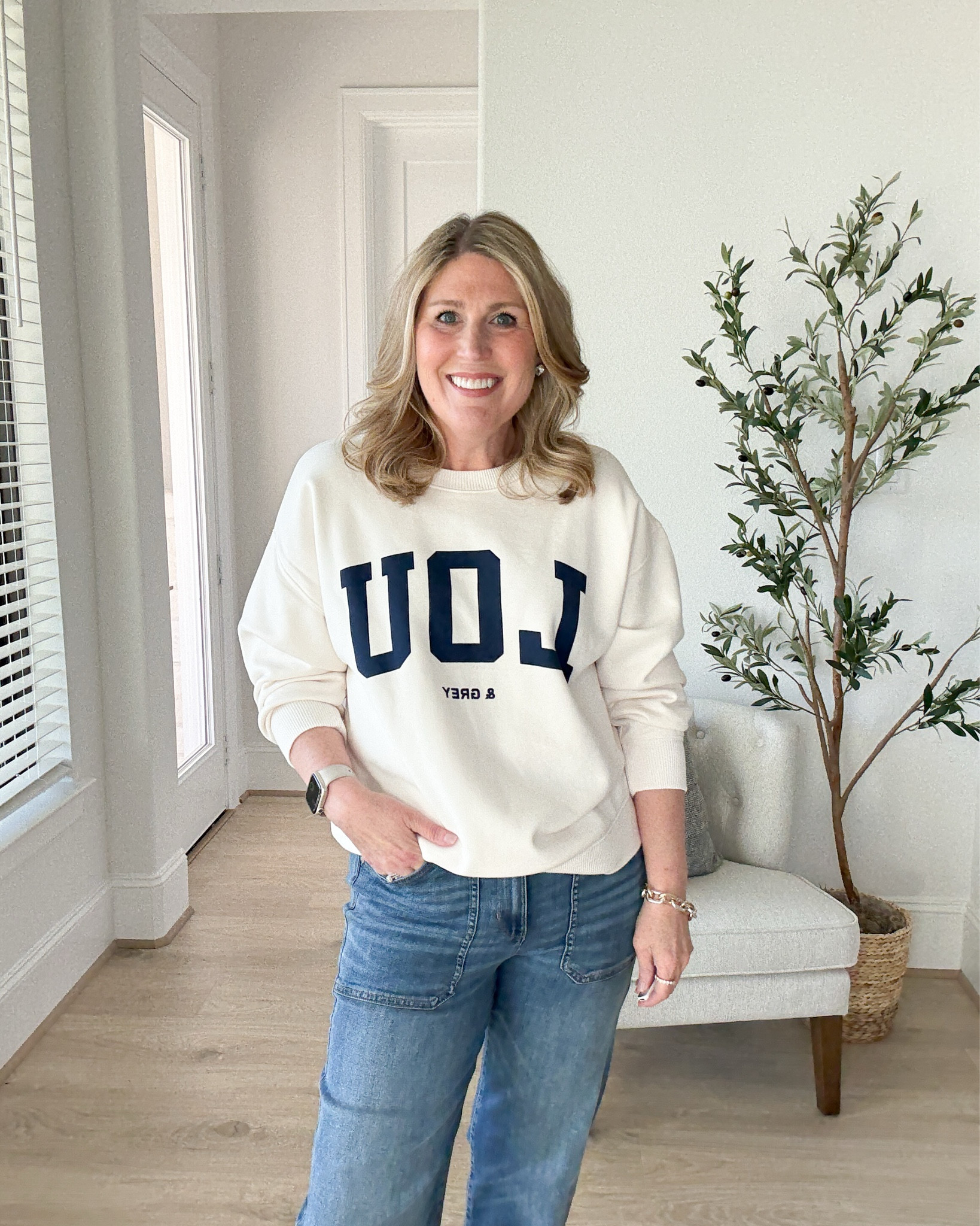 Sweatshirt is fleece lined. Dropped shoulder. Relaxed. Runs tts.
Linking some bottoms and more athleisure here! 

#LTKOver40 #LTKmomlife #LTKActive