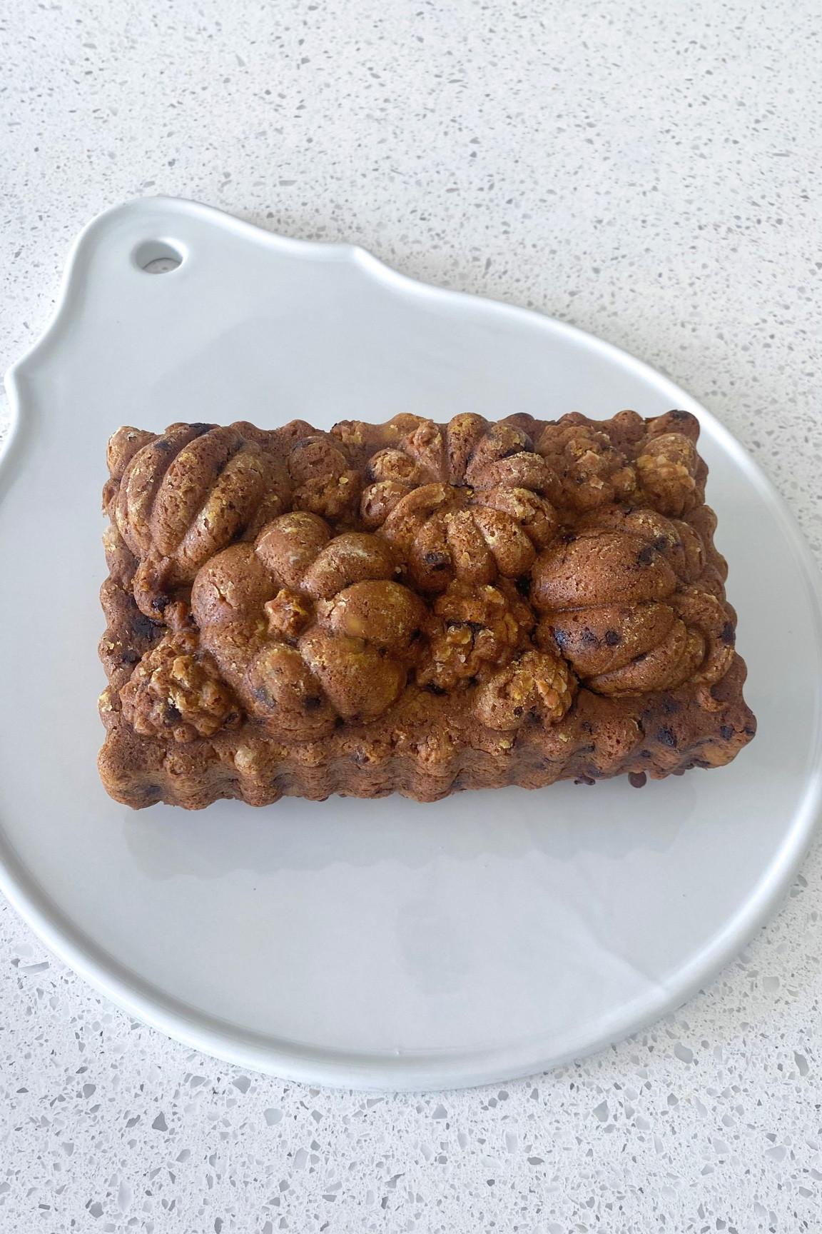 Officially the prettiest loaf of pumpkin bread I’ve ever made! 😍 This gorgeous loaf pan is a must have!

Recipe:
1 box spice cake mix
1 15 ounce can of 100% pumpkin purée
1 cup mini semi sweet chocolate chips 

Bake at 350 degrees for 50-60 minutes. Enjoy! 😋

#LTKhome #LTKSeasonal #LTKHoliday