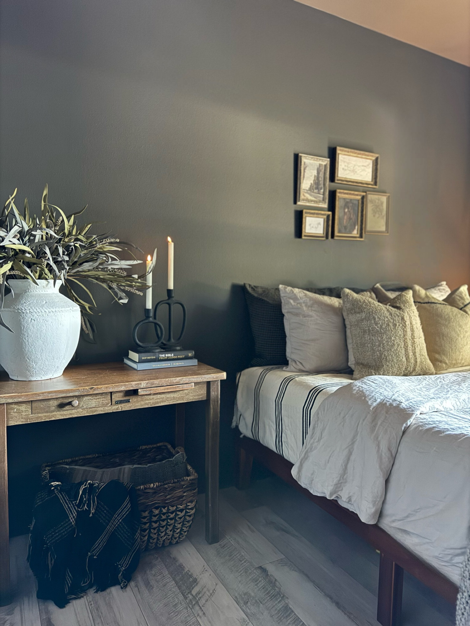 The moodiest vibes in our guest room. Linked everything I could for you here🖤

#moodyvibes #bedroom #fall #vintage #collectedspaces #oldandnew #shop #interiorinspo #homedecor #

#LTKHome #LTKSaleAlert