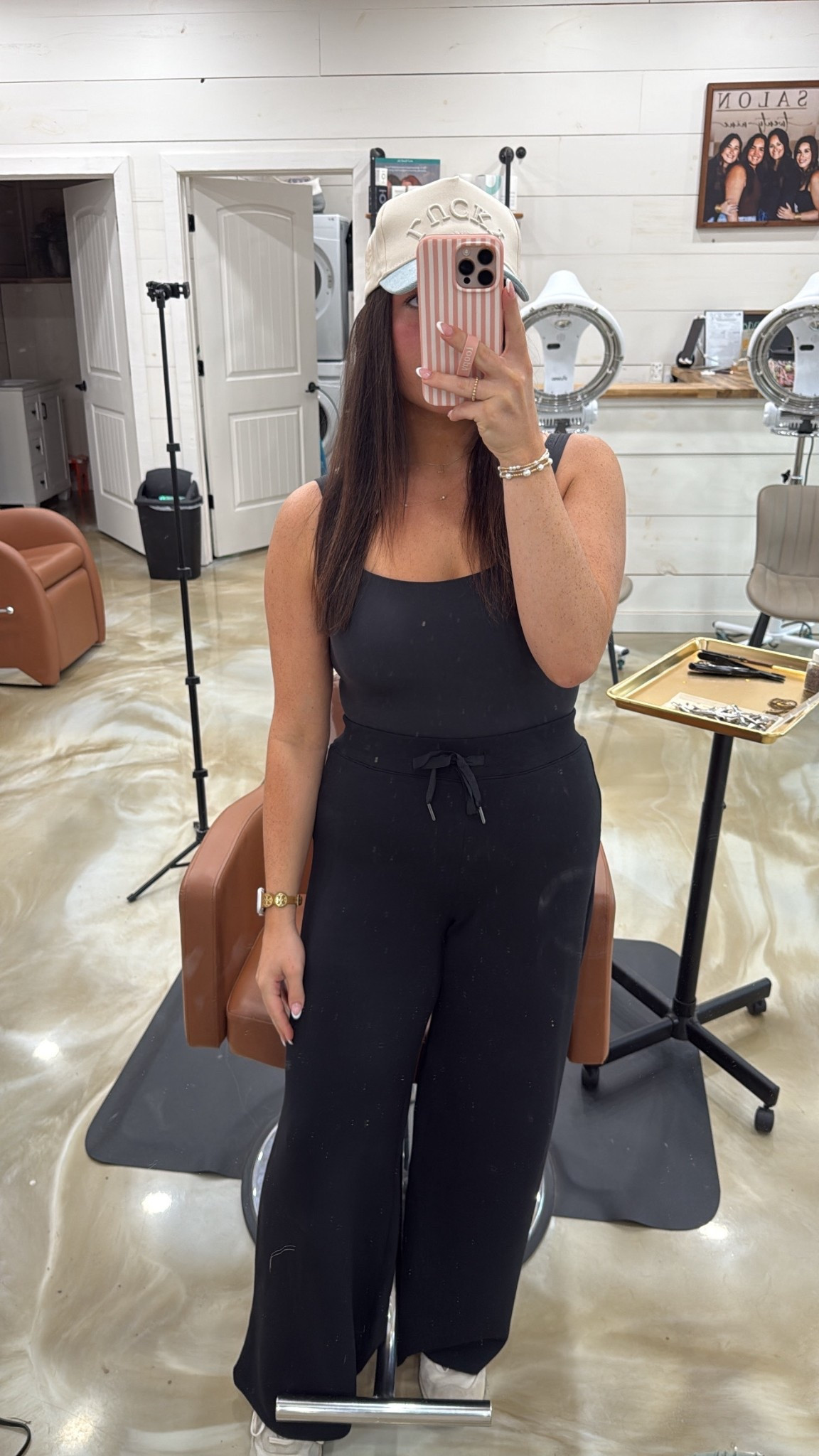 top/ L 
pants/ L 