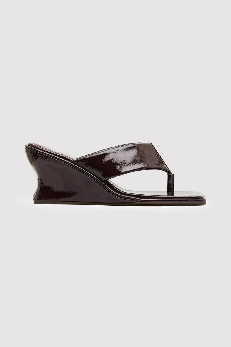 Soft Thong Contour Wedge - Patent Port | St. Agni (US, UK, EU)
