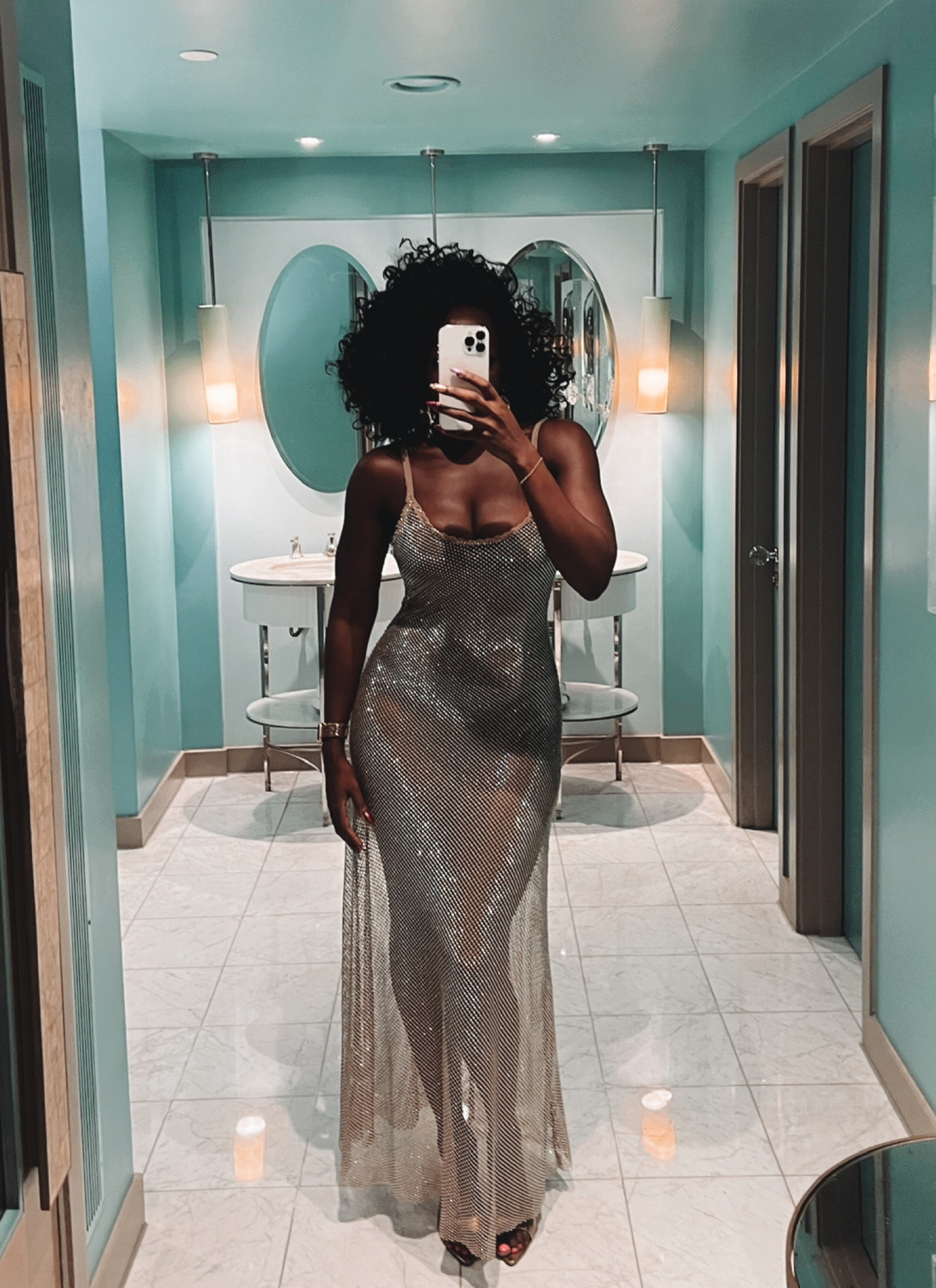 The showstopper dress 🩶

Free people, Christmas party look, style inspo, style inspiration, sequin dress, maxi dress 