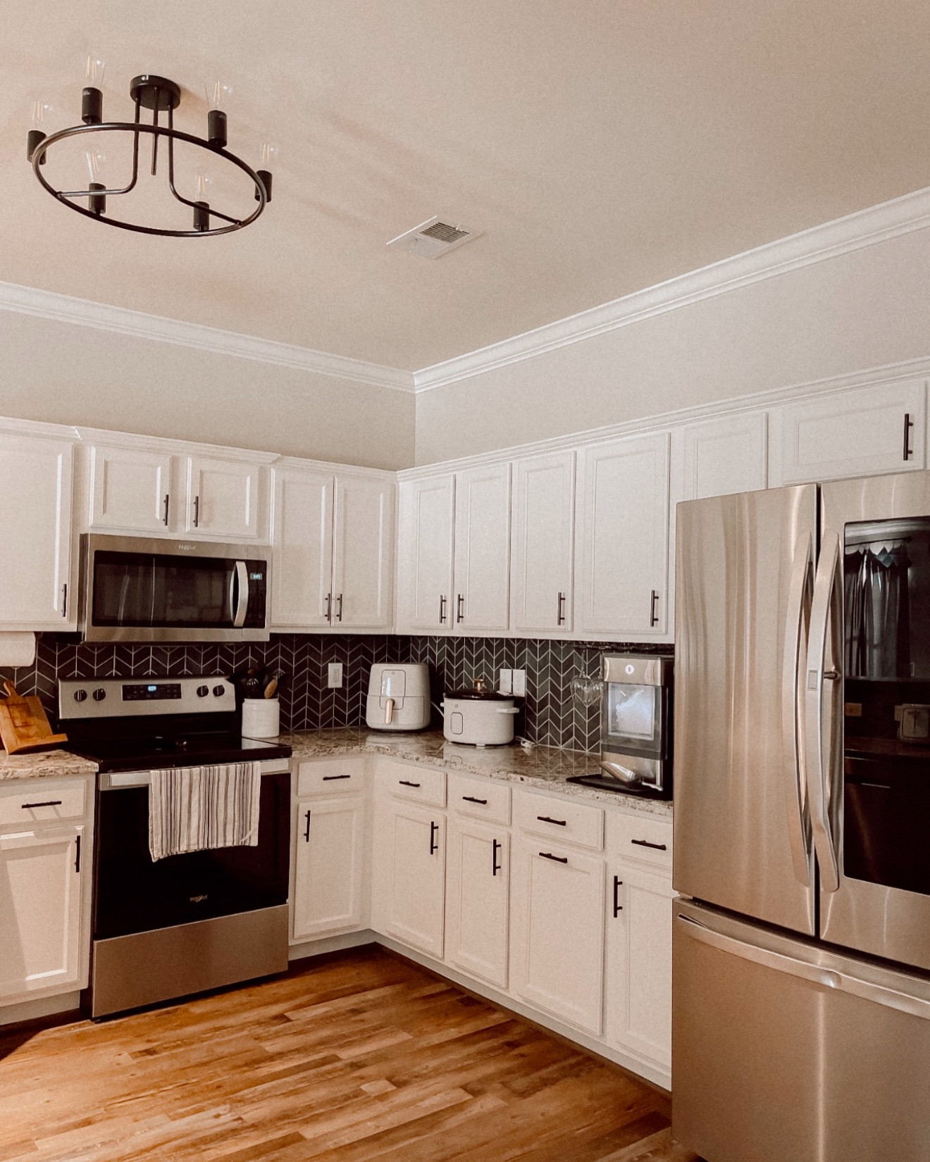 kitchen details 🤍🤍 

#LTKHome #LTKFamily #LTKU