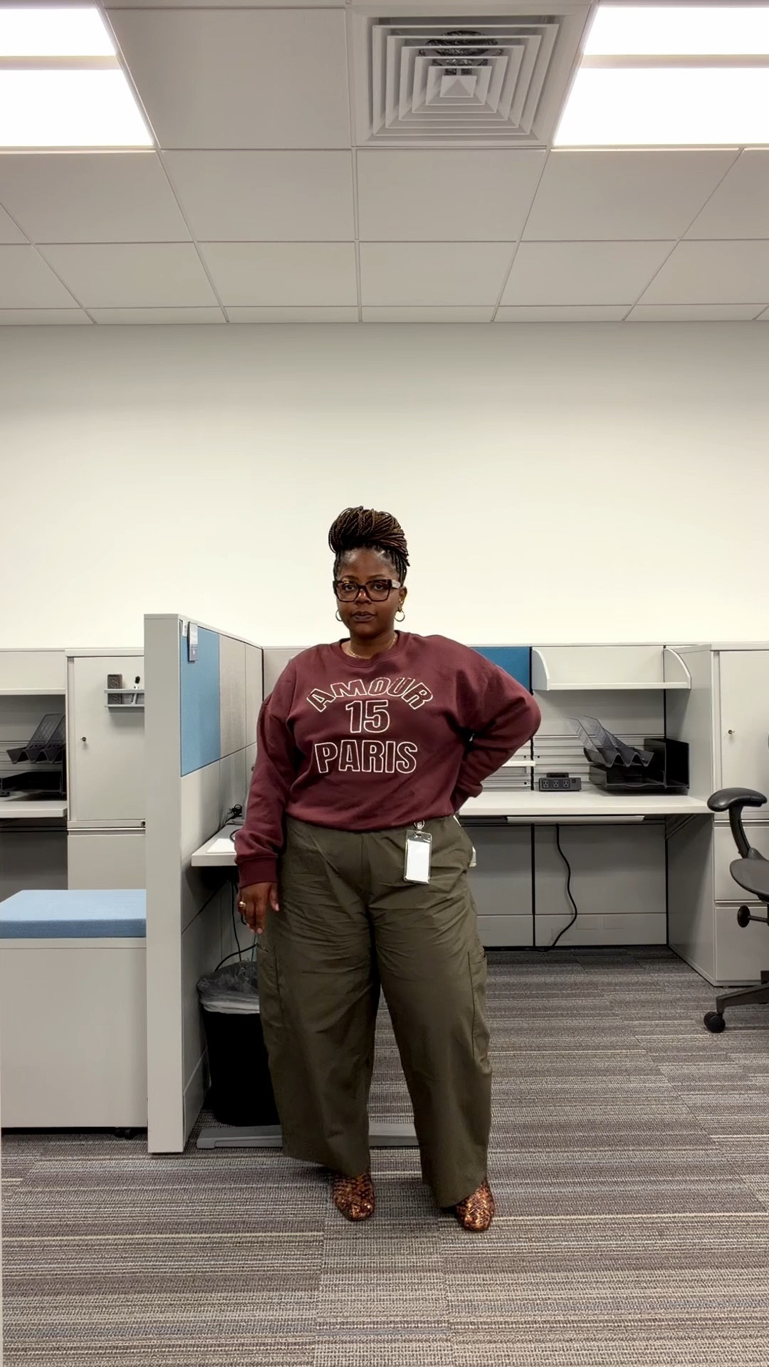 In office but make it cute! #workootd obsessed with these Old Navy barrel leg pants. Available in 3 colors. And you already know I love my @Steve Madden US jellies from @Macys 
Pants: XL 


#LTKMidsize #LTKootd #LTKgrwm