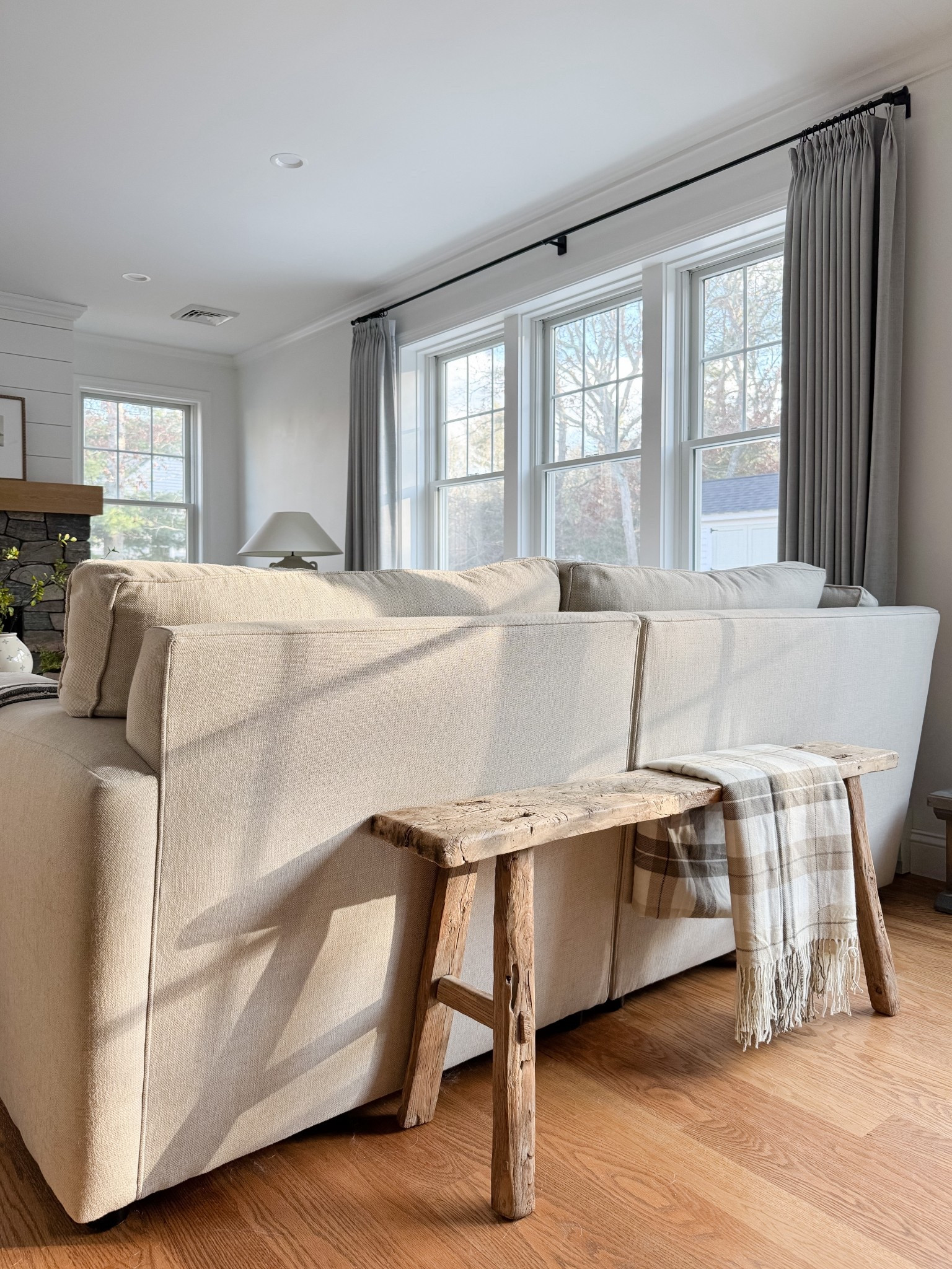 Coastal living room

Amazon home  wood bench sofa cover decor  Coastal living room  throw blanket, throw pillows, potter barn sofa,  vase, jute rug, sherri calnan home

#LTKHome