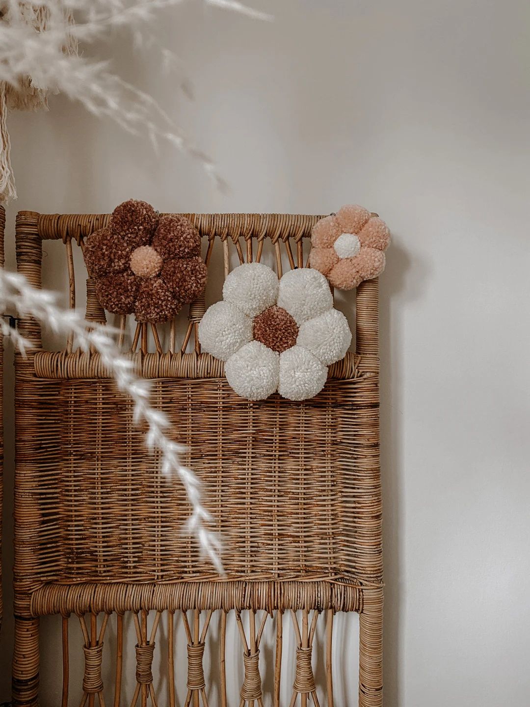 Daisy Pom Pom Wall Hanging 3 Set | Daisies | Room Decor | Handmade Gifts | Baby Shower | Birthday... | Etsy (US)