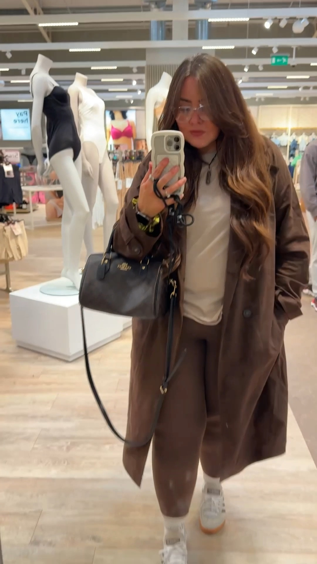 The @newlook trench is most definitely going to get a lot of wear this autumn/winter #chocolatebrown #newlook #autumn 

#LTKuk #LTKautumn #LTKeurope