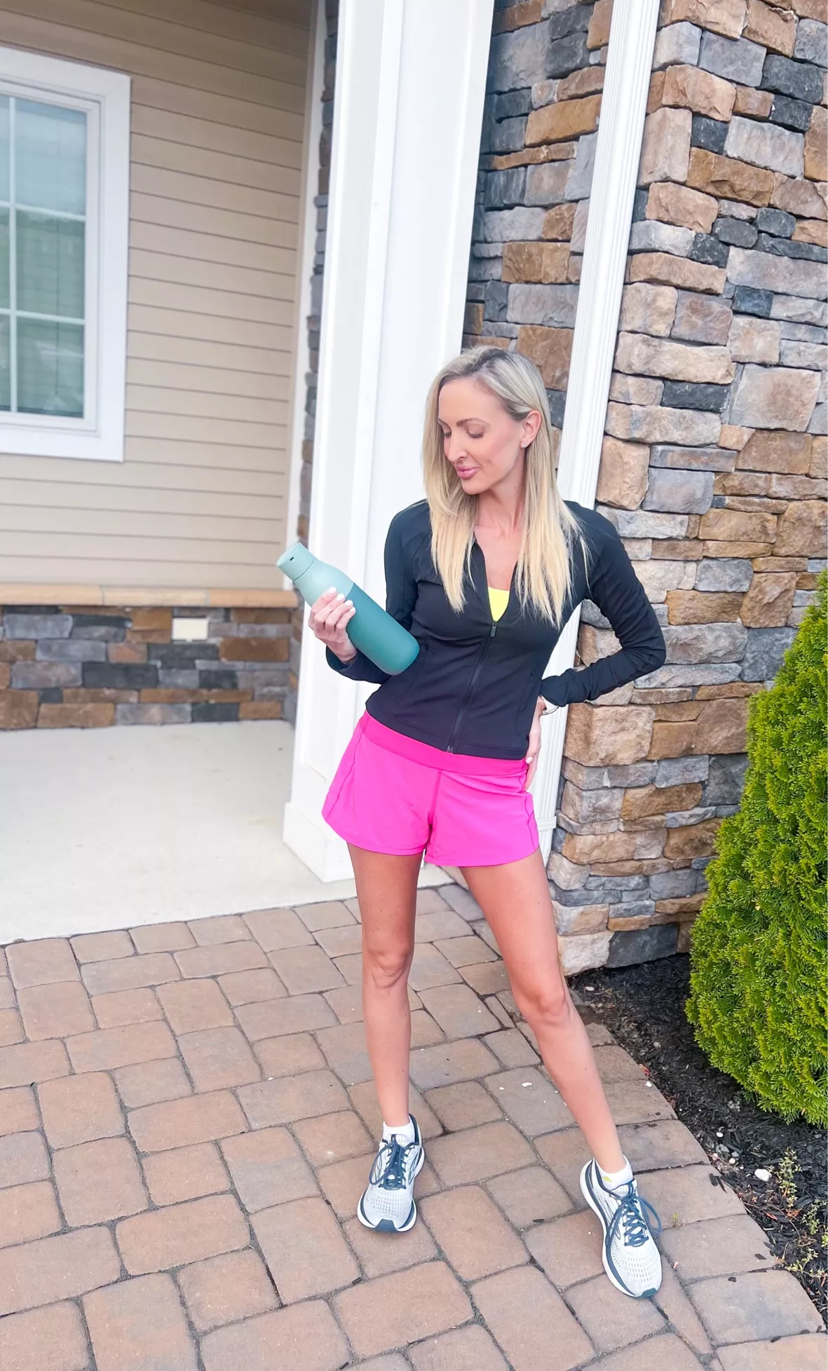 WellBuiltStyle on X: Light pink shorts. And yes, you can wear a long  sleeve knit with shorts - nice transitional look from spring to summer. Be  sure to pull up the sleeves