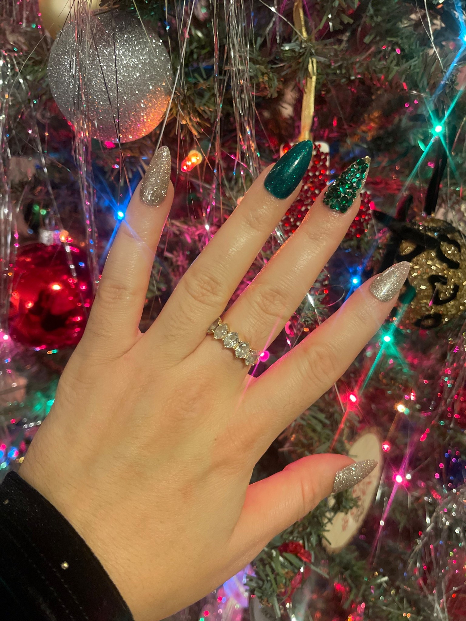 #LTKGiftGuide #LTKHoliday #LTKChristmas #LTKSeasonal #LTKNails #LTKBeauty