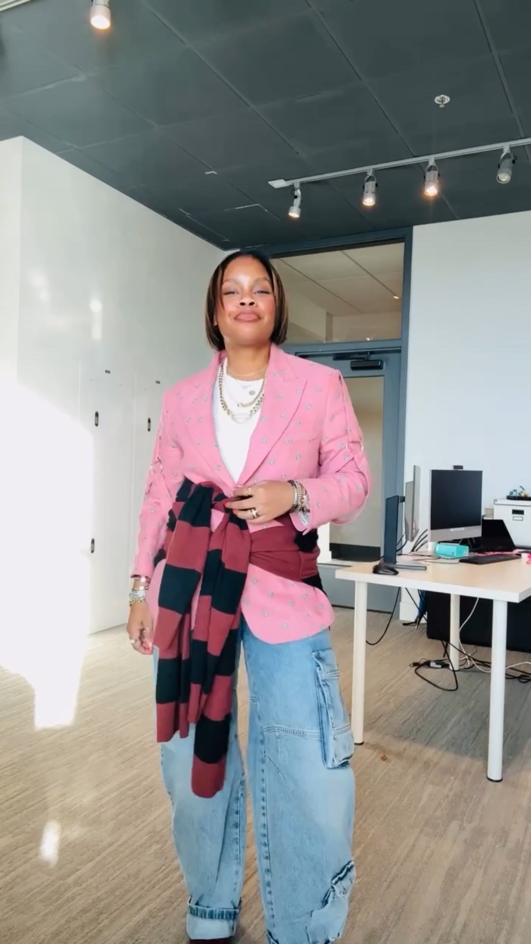 Hey boo!! It’s a pink day in honor of my bestie’s sweet angel! 

Let’s get into the details…these @rachelnathandesign necklaces are so good! Easy to pair with my style and the quality is superb! Made to order and woman owned!🙌🏾

I wanted to pull some layers into this look so the @bykahlana tie waist top was perfect to add edge and more shape! What y’all think?
•
•
Style over forty, layering clothes, punk style, denim style