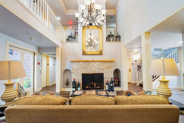 Elm House Inn | Expedia (US)