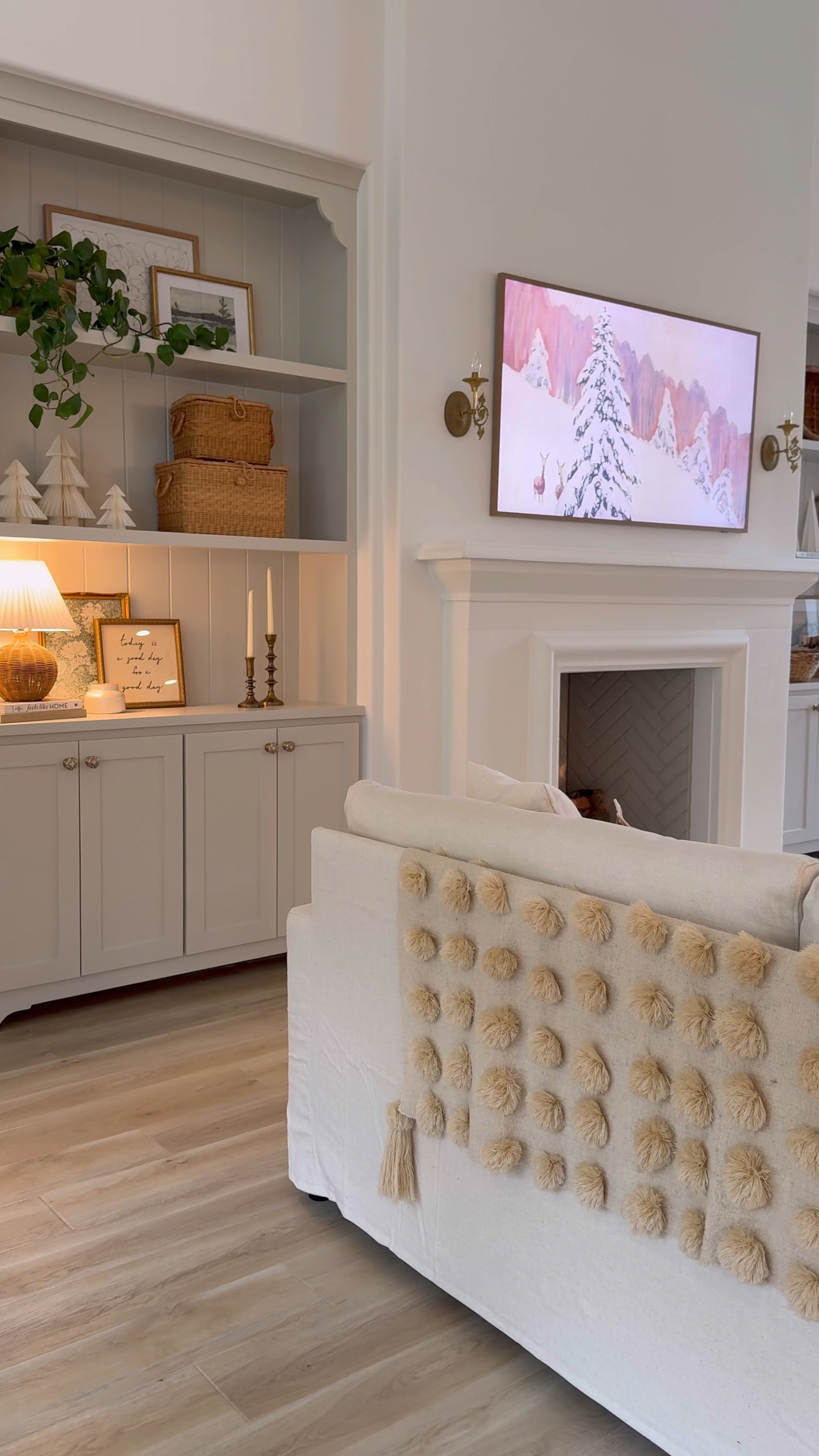 Holiday Home Tour 🥹🌲🥰

THEBLOOMINGNEST Christmas decor 

#LTKHome #LTKSeasonal #LTKHoliday