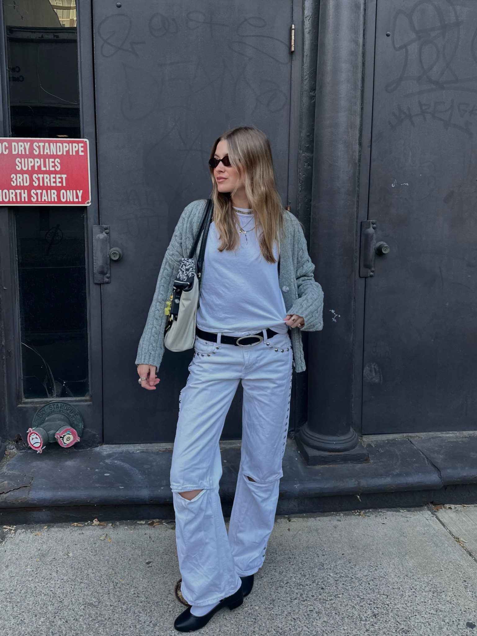 - white tee & jeans are zara (i studded the jeans myself they are the “tfr jeans”)
- belt is old glassons 
- bag is thrifted 