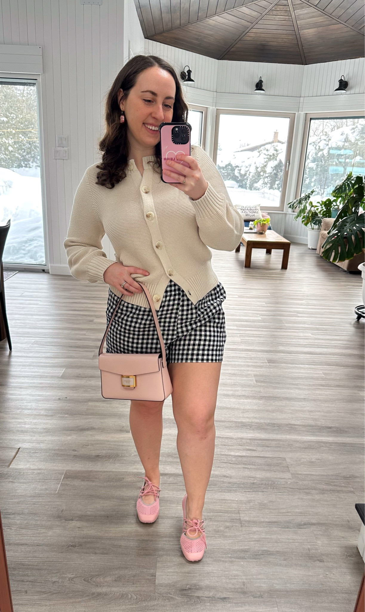 I can’t wait for warmer weather so I can wear these adorable gingham linen shorts! They are from Old Navy so super affordable AND they had matching linen pants as well! SO cute! 

#LTKSeasonal #LTKMidsize #LTKootd