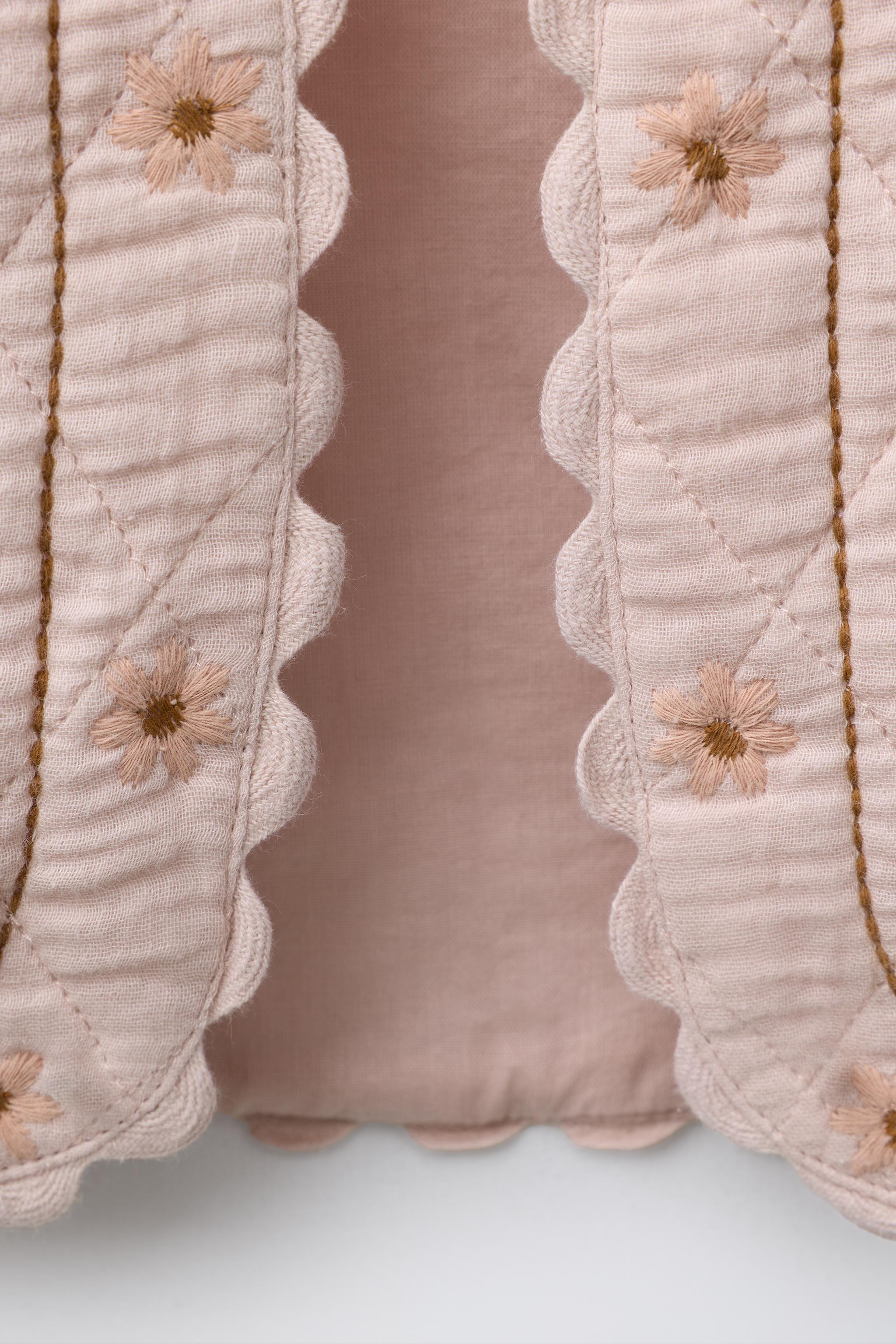 EMBROIDERED FLORAL TEXTURED VEST | Zara US